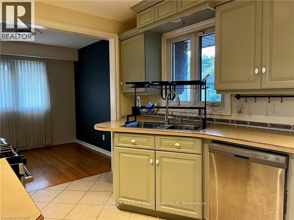Upper - 694 Niagara Street, St. Catharines, Ontario  L2M 3R9 - Photo 9 - X12124256