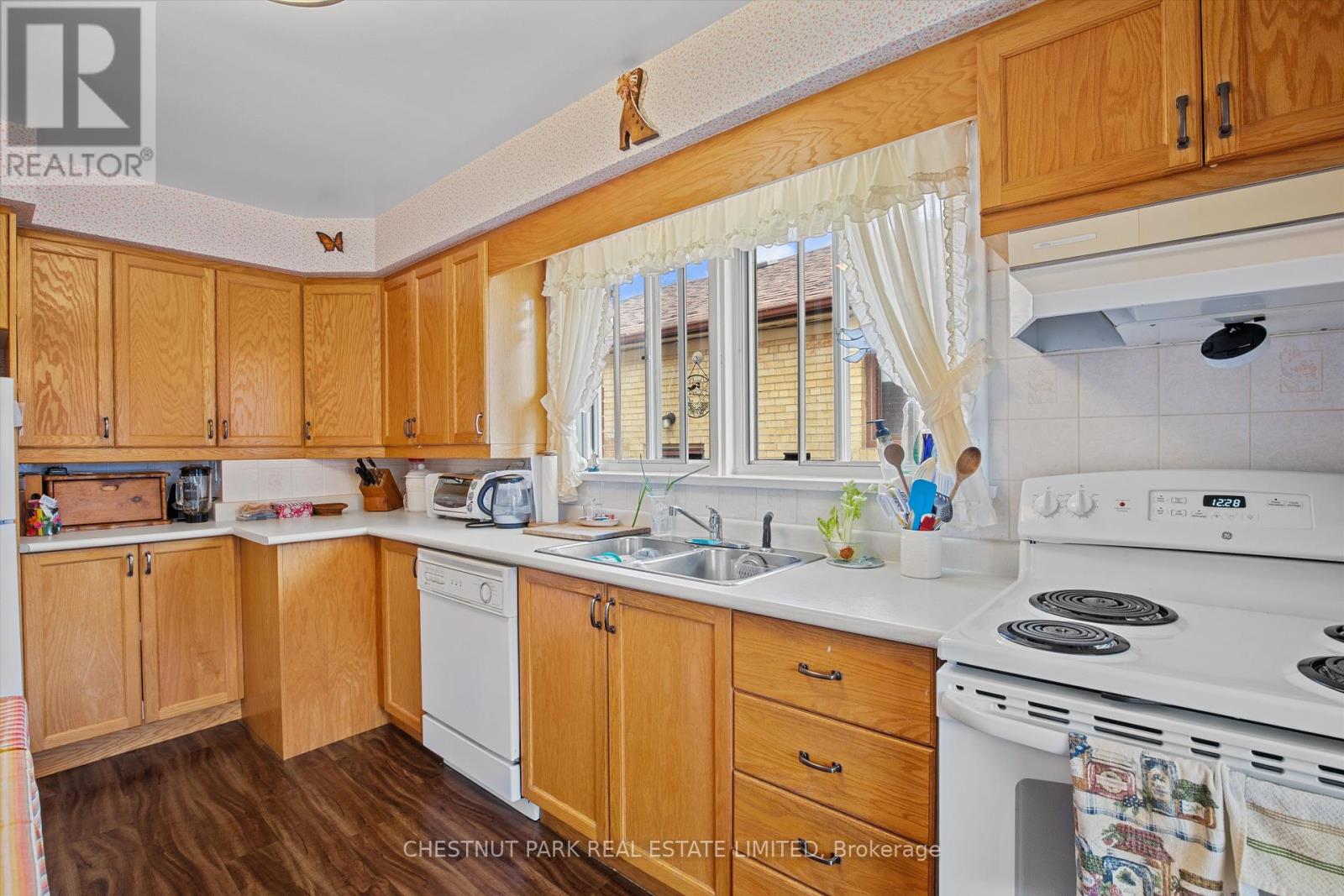 16 Everingham Court, Toronto, Ontario  M2M 2J5 - Photo 11 - C12124488