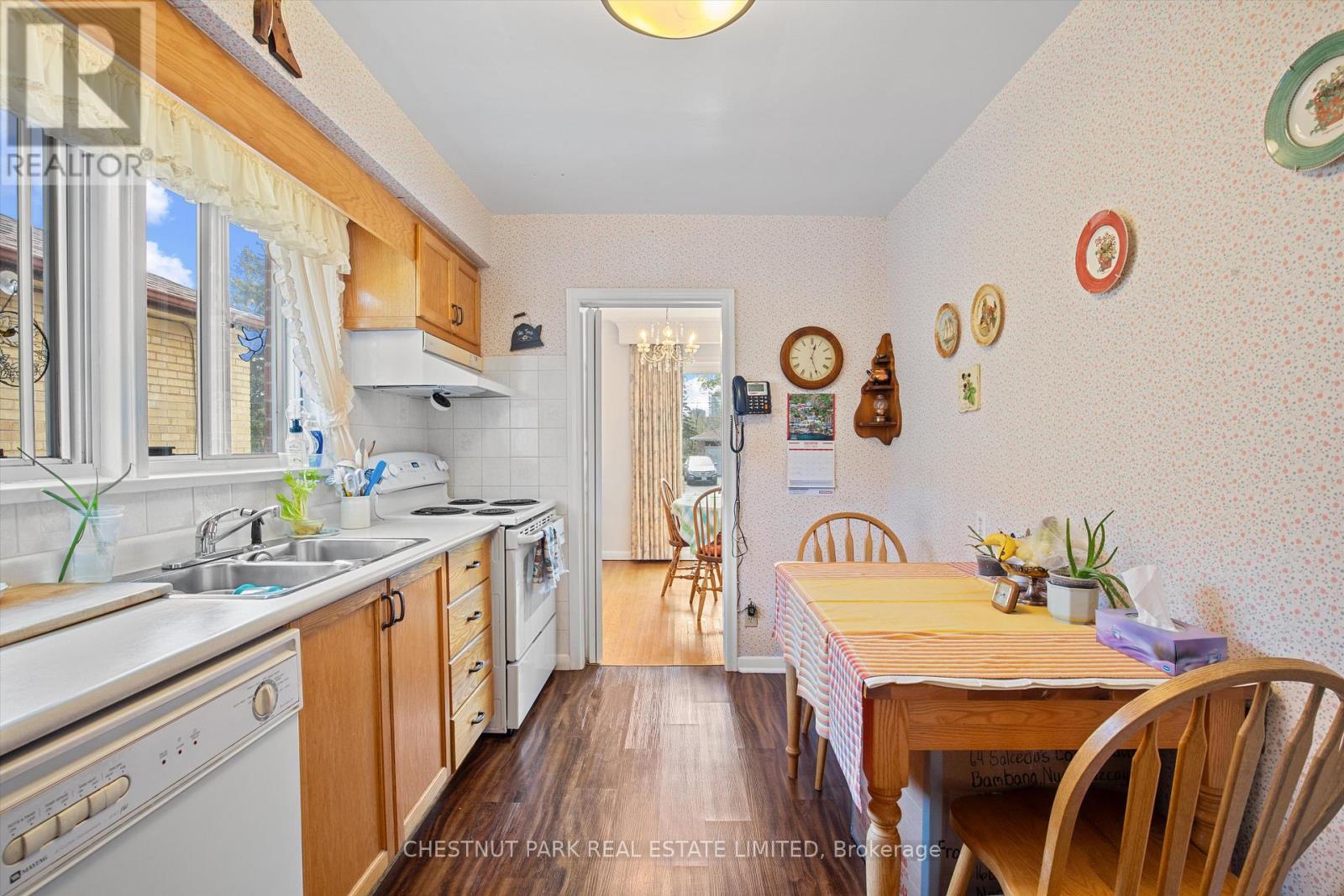 16 Everingham Court, Toronto, Ontario  M2M 2J5 - Photo 12 - C12124488