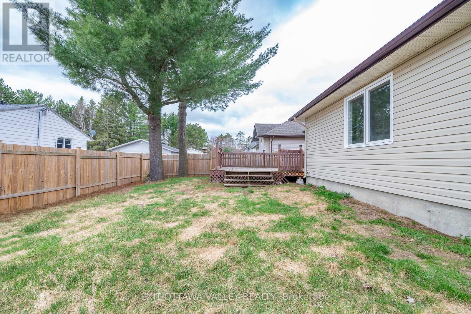 2059 Sandstone Crescent, Petawawa, Ontario  K8H 0B2 - Photo 23 - X12118898