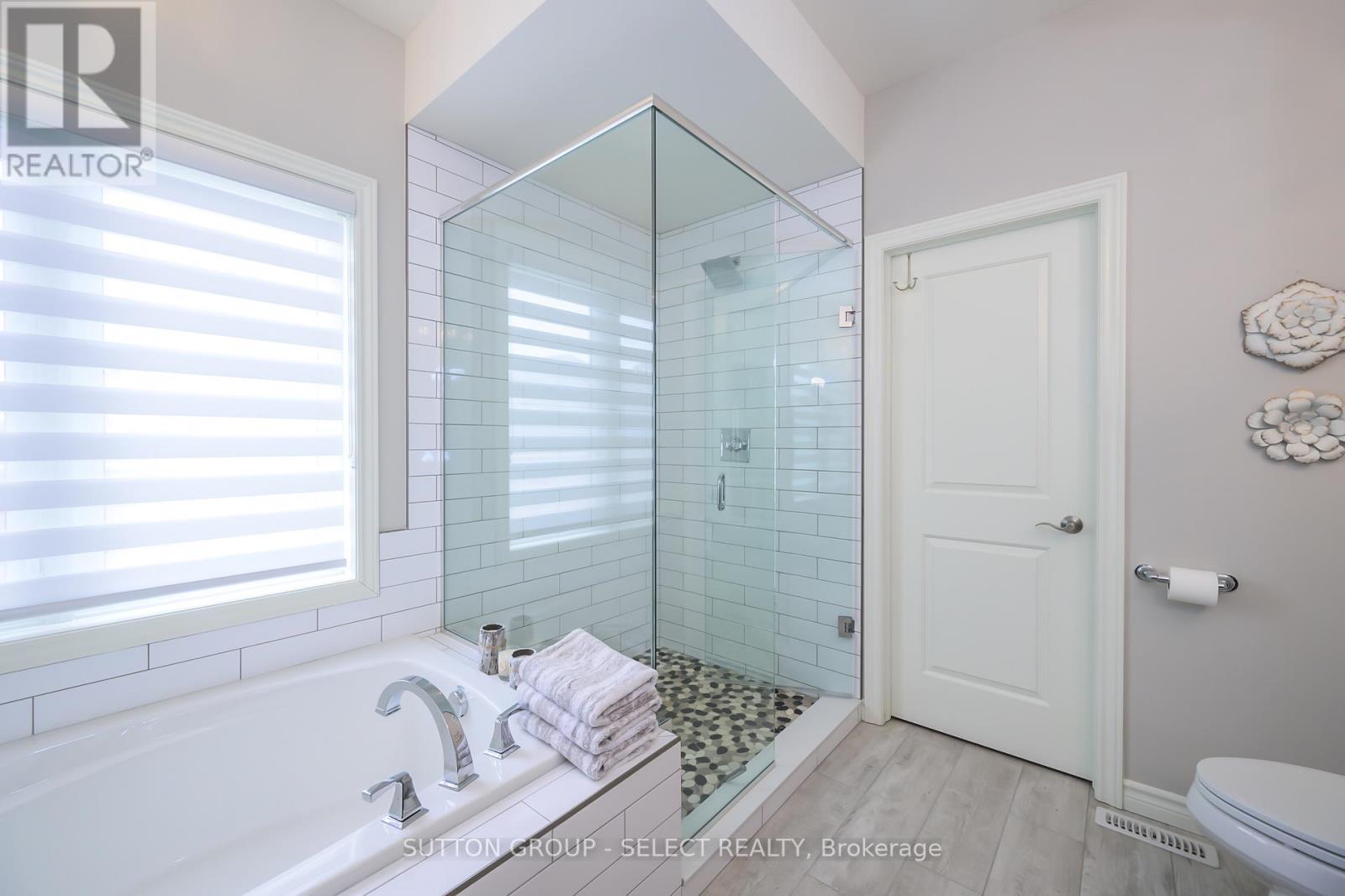 39 Violet Court, Middlesex Centre (Ilderton), Ontario  N0M 2A0 - Photo 23 - X12124537