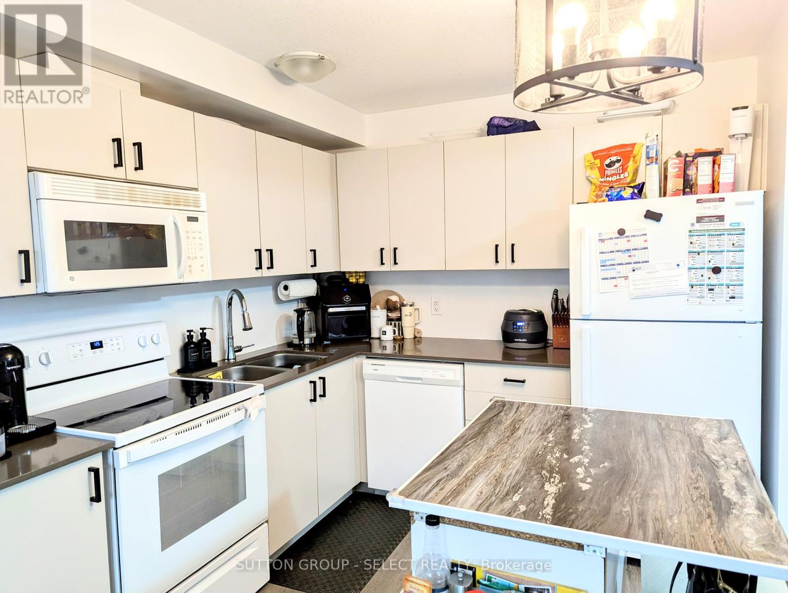 1295 Michael Circle, London East (East D), Ontario  N5V 0B8 - Photo 5 - X12124577