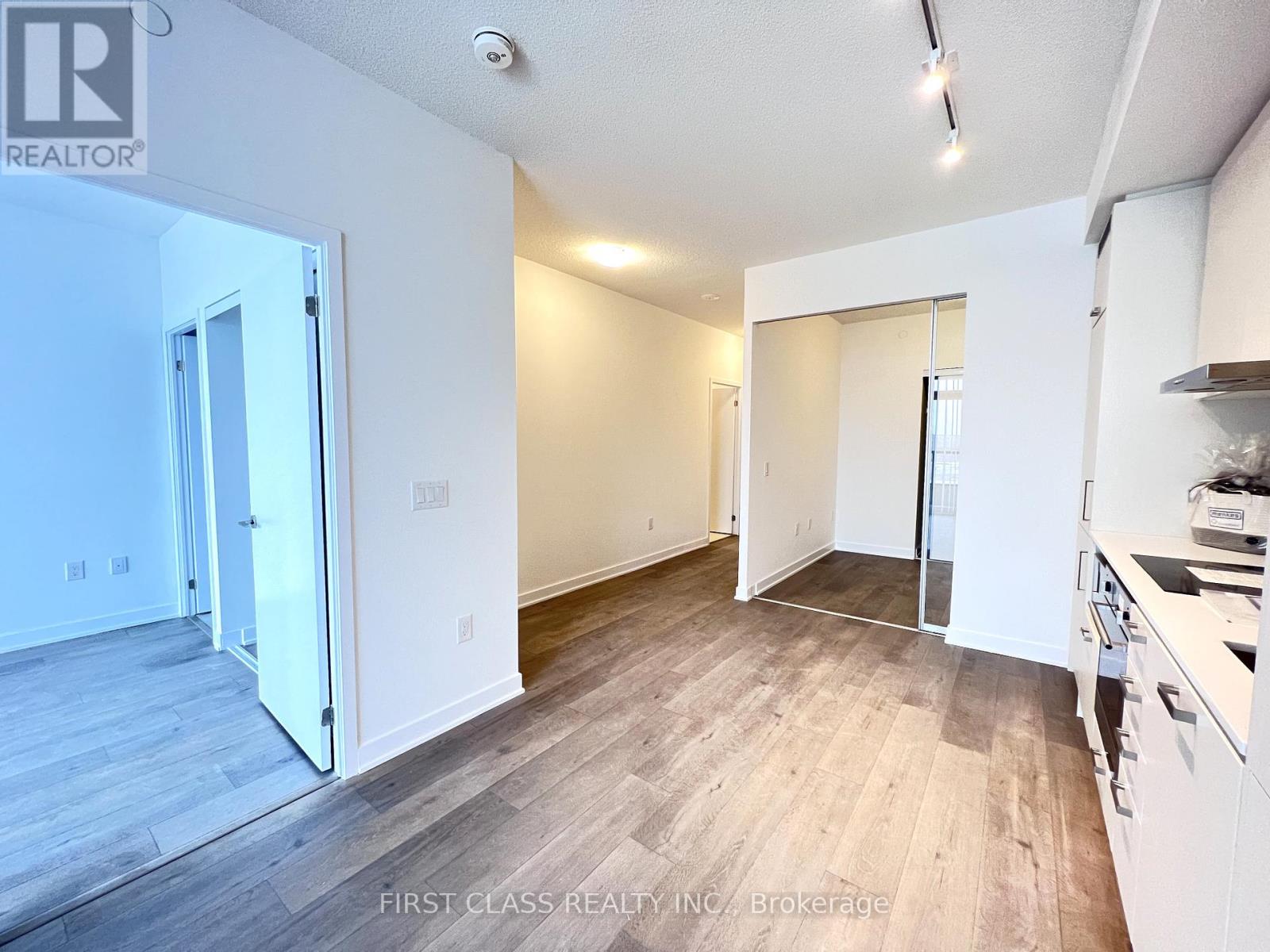 1010 - 10 Honeycrisp Crescent, Vaughan (Vaughan Corporate Centre), Ontario  L4K 5Z8 - Photo 12 - N12124448
