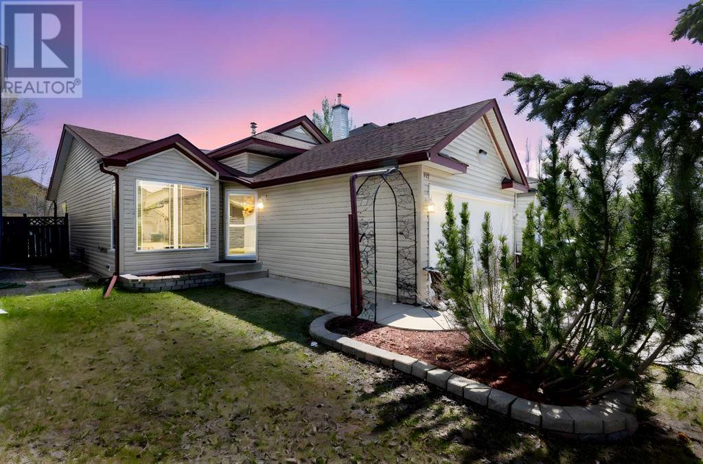 107 Somercrest Gardens Sw, Calgary, Alberta  T2Y 3K6 - Photo 1 - A2212319