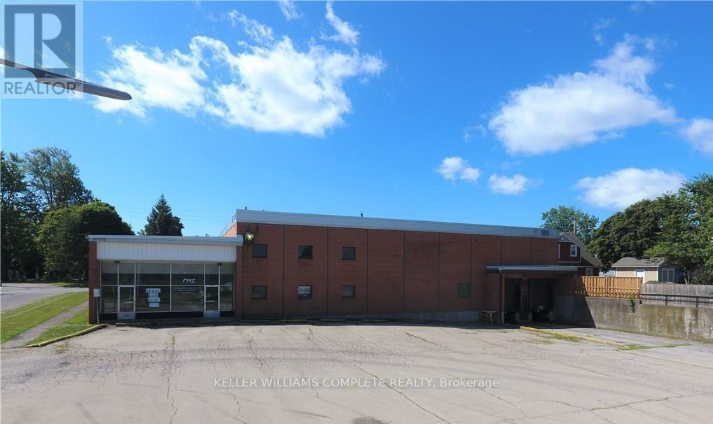33 Gilmore Road, Fort Erie, Ontario  L2A 2L9 - Photo 2 - X12124556