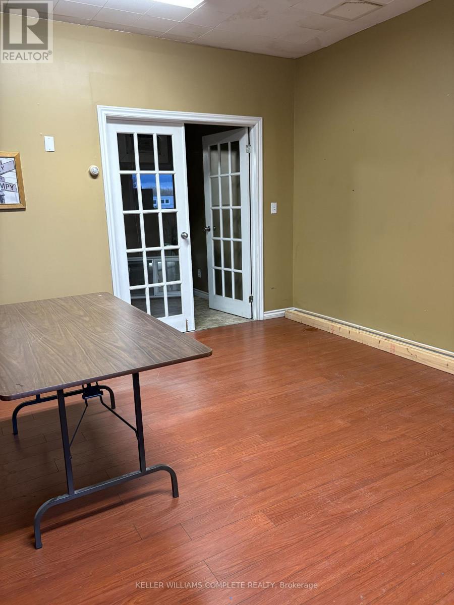 33 Gilmore Road, Fort Erie (Central), Ontario  L2A 2L9 - Photo 5 - X12124556