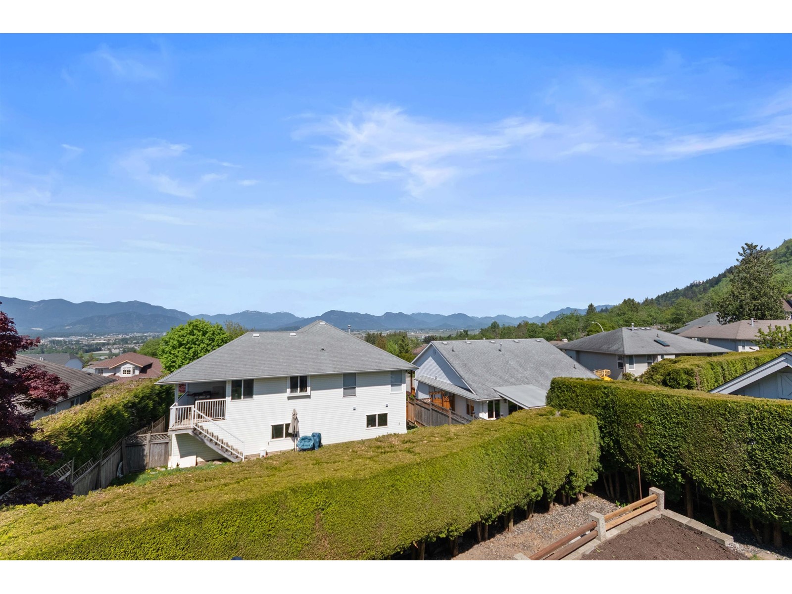 Property at 46683 GROVE AVENUE image 3