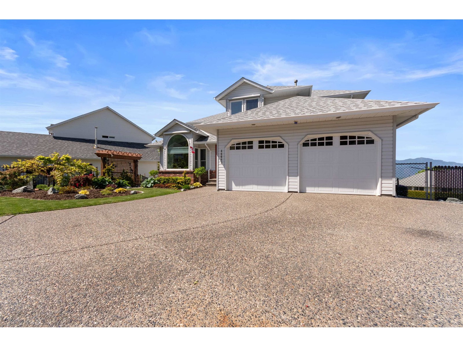 Property at 46683 GROVE AVENUE image 2