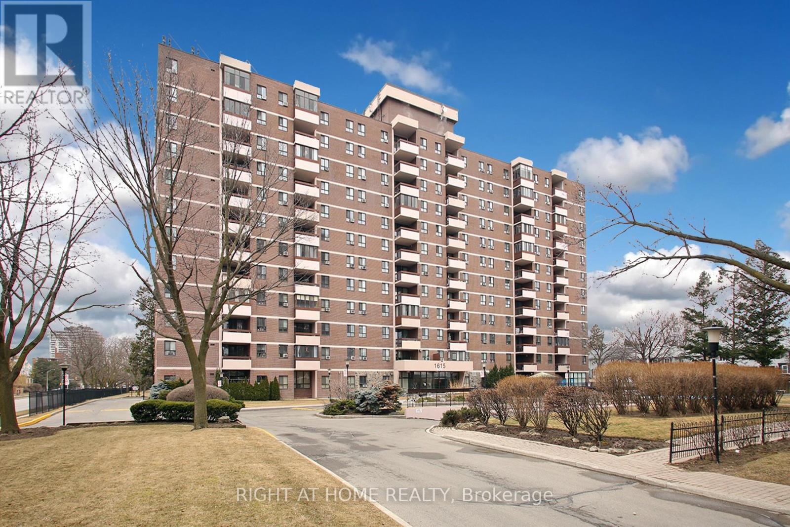 304 - 1615 Bloor Street, Mississauga, Ontario  L4X 1S2 - Photo 3 - W12124310