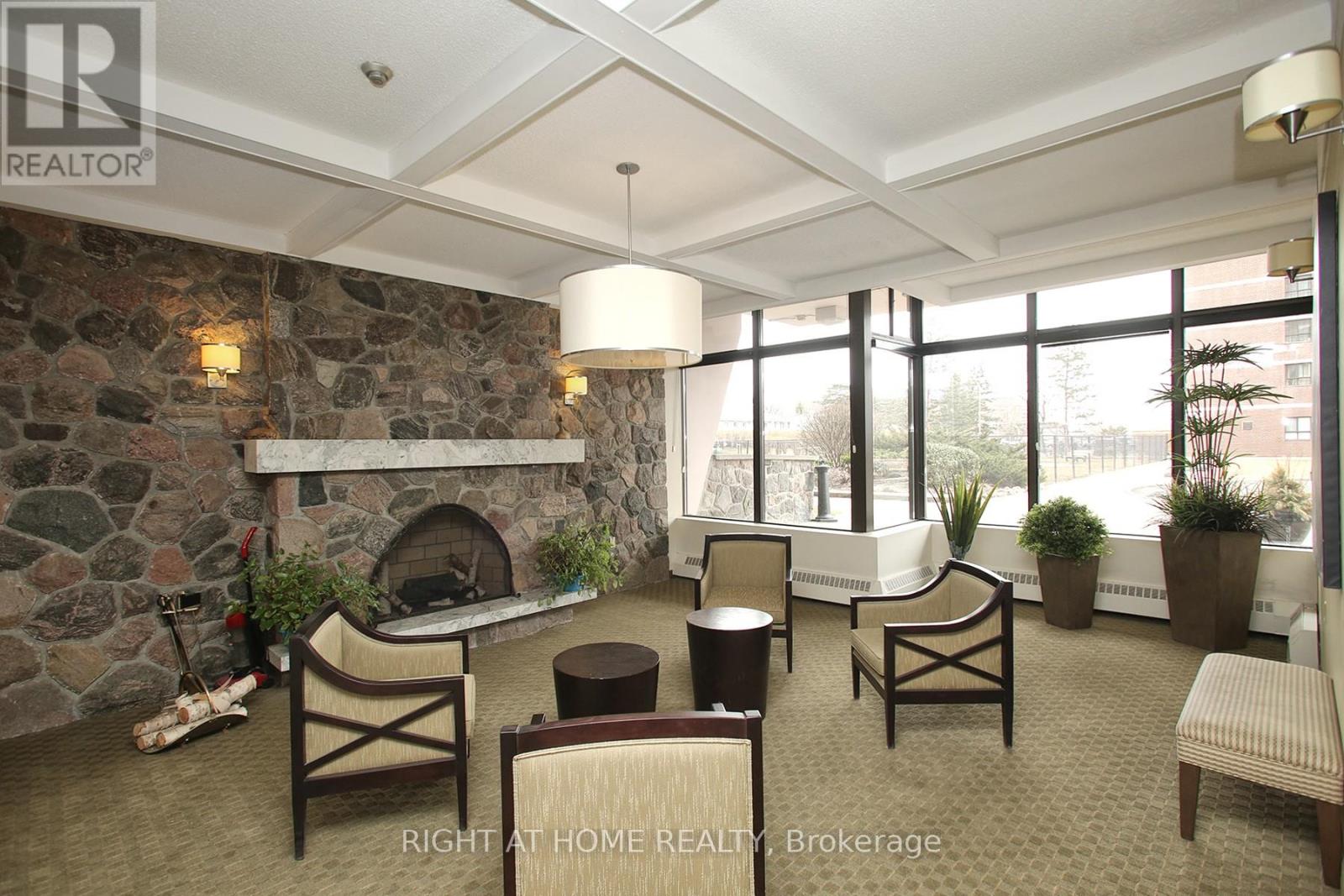 304 - 1615 Bloor Street, Mississauga, Ontario  L4X 1S2 - Photo 4 - W12124310