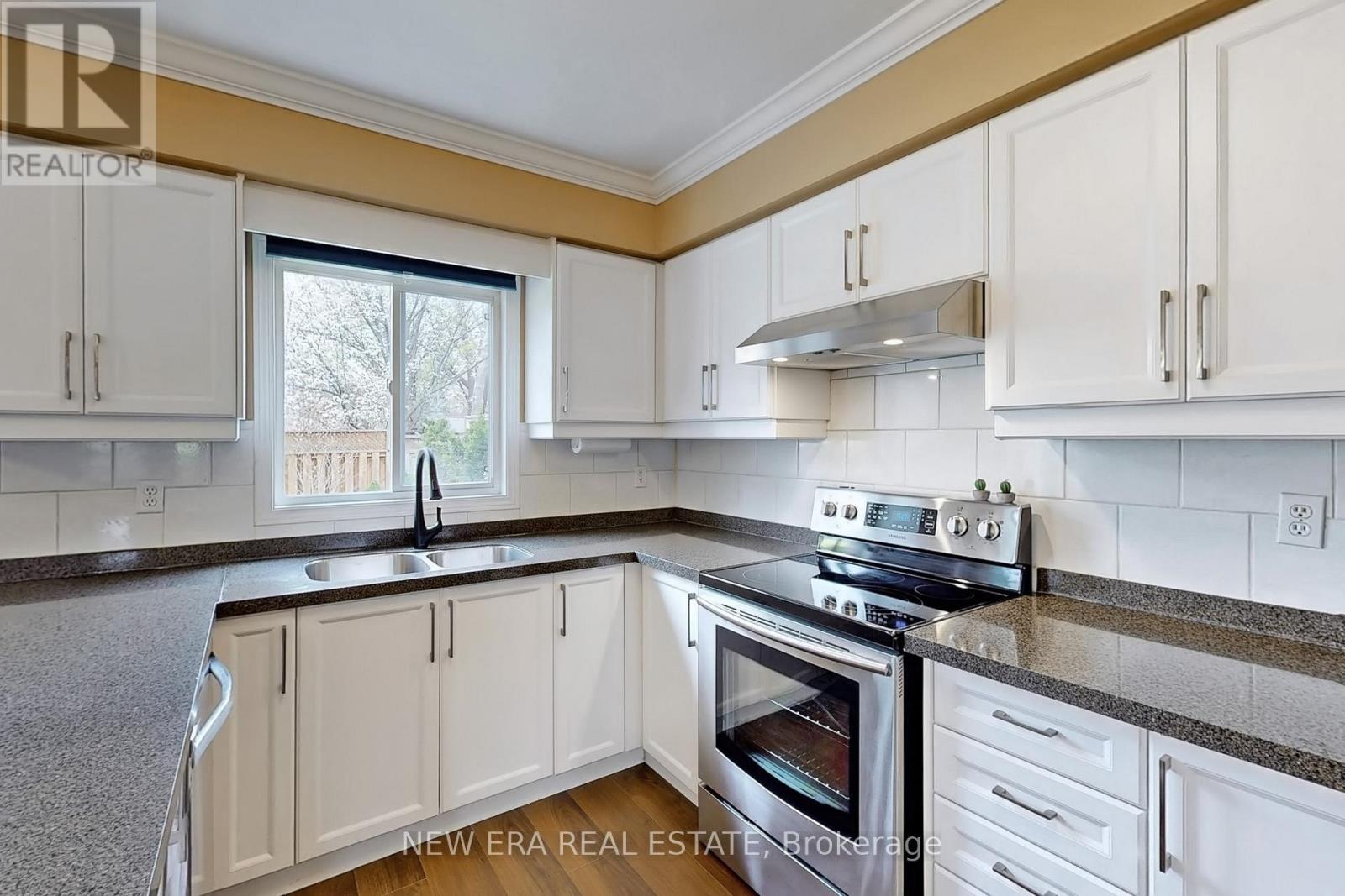 1383 Brookstar Drive, Oakville, Ontario  L6M 3W2 - Photo 8 - W12124413