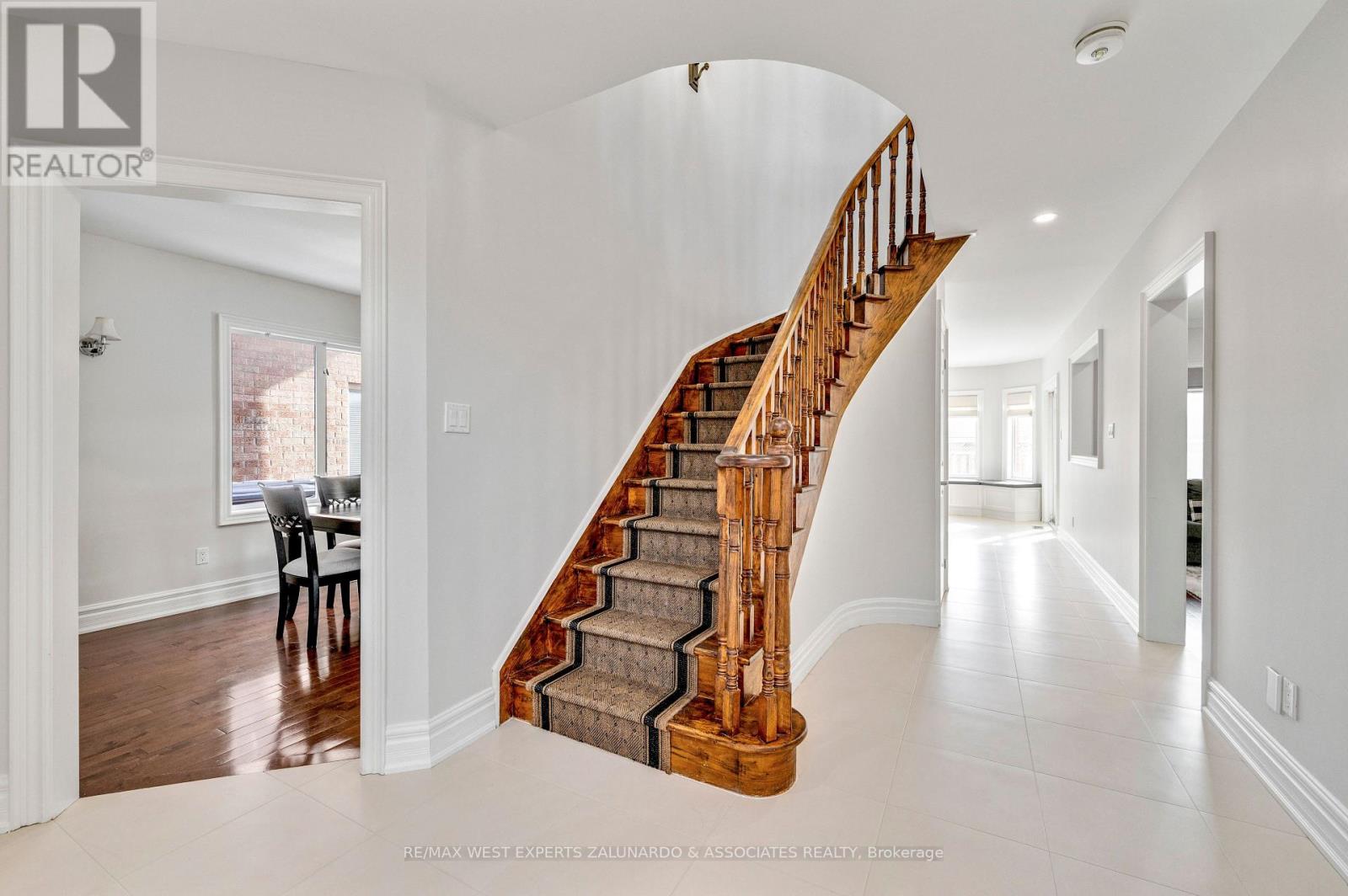 7 Southbury Manor Drive, Caledon, Ontario  L7E 1X7 - Photo 15 - W12124466