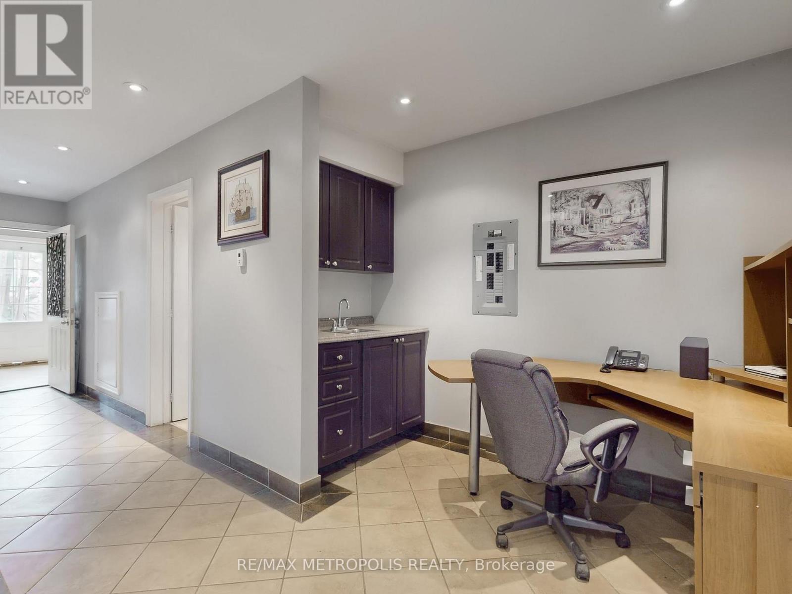 48 Hyde Avenue, Toronto, Ontario  M6M 1J4 - Photo 10 - W12124477