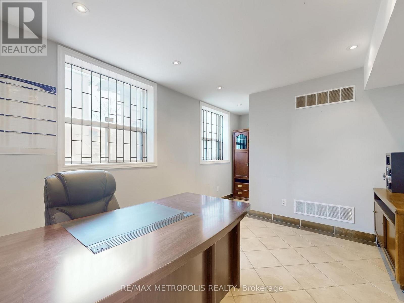 48 Hyde Avenue, Toronto, Ontario  M6M 1J4 - Photo 11 - W12124477