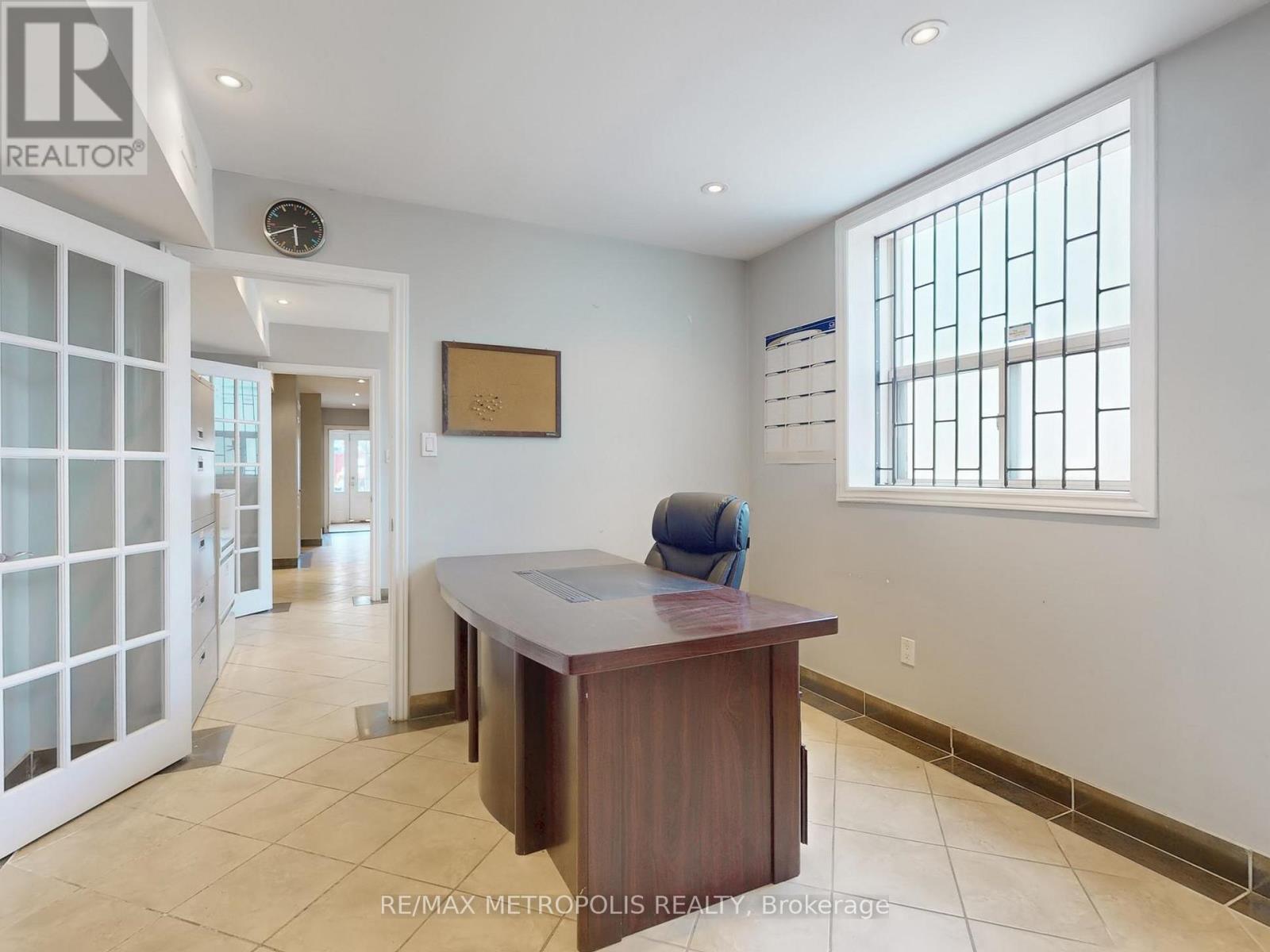 48 Hyde Avenue, Toronto, Ontario  M6M 1J4 - Photo 12 - W12124477