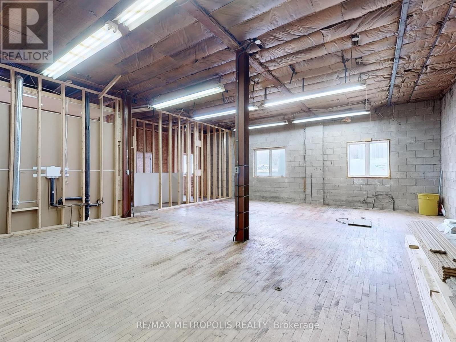48 Hyde Avenue, Toronto, Ontario  M6M 1J4 - Photo 13 - W12124477