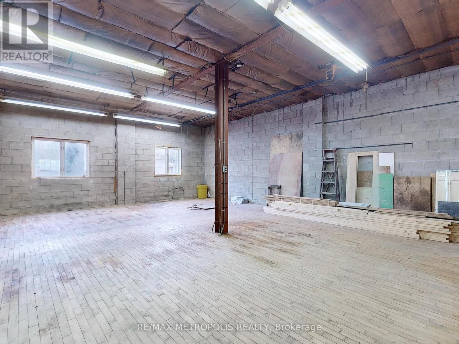 48 Hyde Avenue, Toronto, Ontario  M6M 1J4 - Photo 14 - W12124477