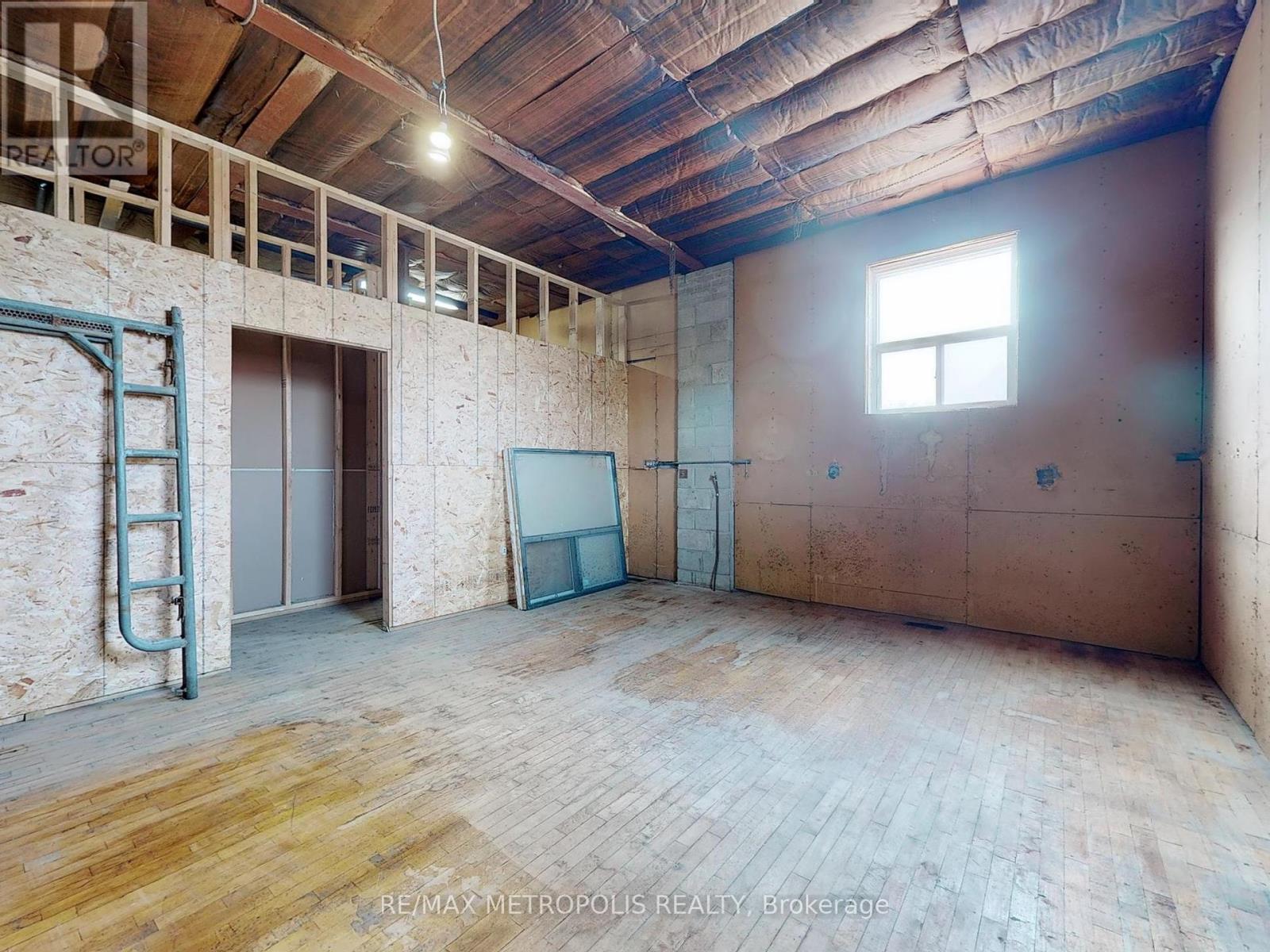 48 Hyde Avenue, Toronto, Ontario  M6M 1J4 - Photo 16 - W12124477
