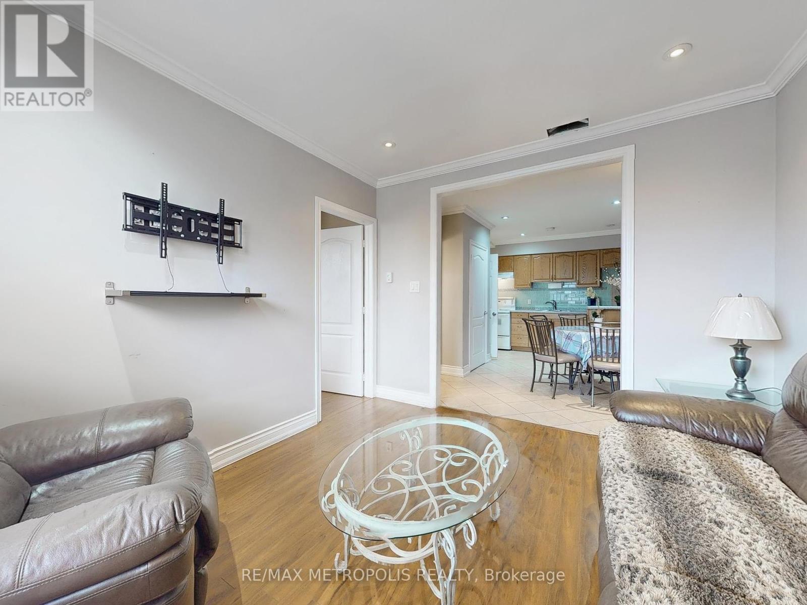 48 Hyde Avenue, Toronto, Ontario  M6M 1J4 - Photo 17 - W12124477