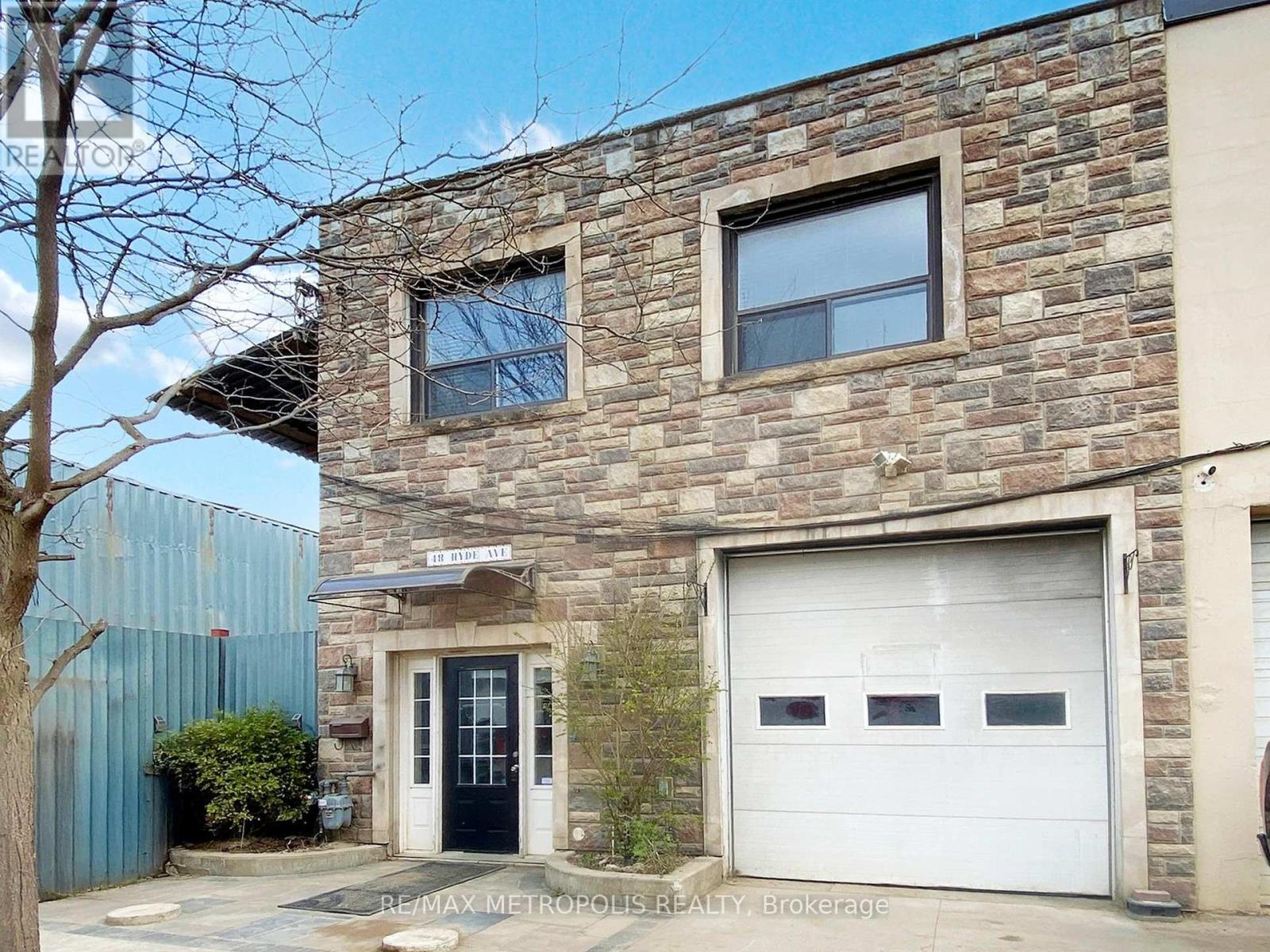 48 Hyde Avenue, Toronto, Ontario  M6M 1J4 - Photo 2 - W12124477