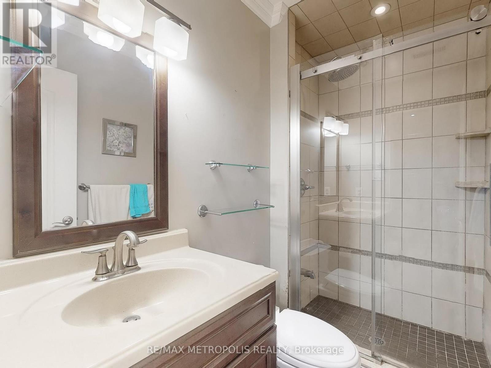 48 Hyde Avenue, Toronto, Ontario  M6M 1J4 - Photo 20 - W12124477