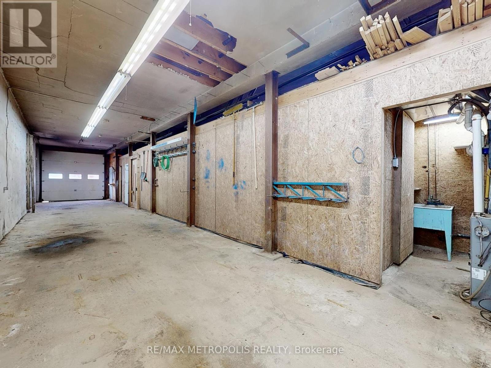 48 Hyde Avenue, Toronto, Ontario  M6M 1J4 - Photo 4 - W12124477