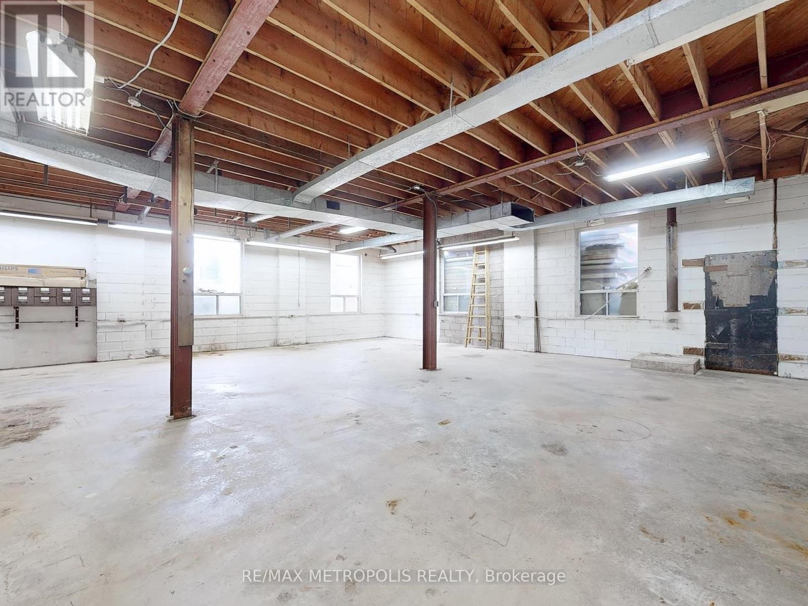 48 Hyde Avenue, Toronto, Ontario  M6M 1J4 - Photo 6 - W12124477