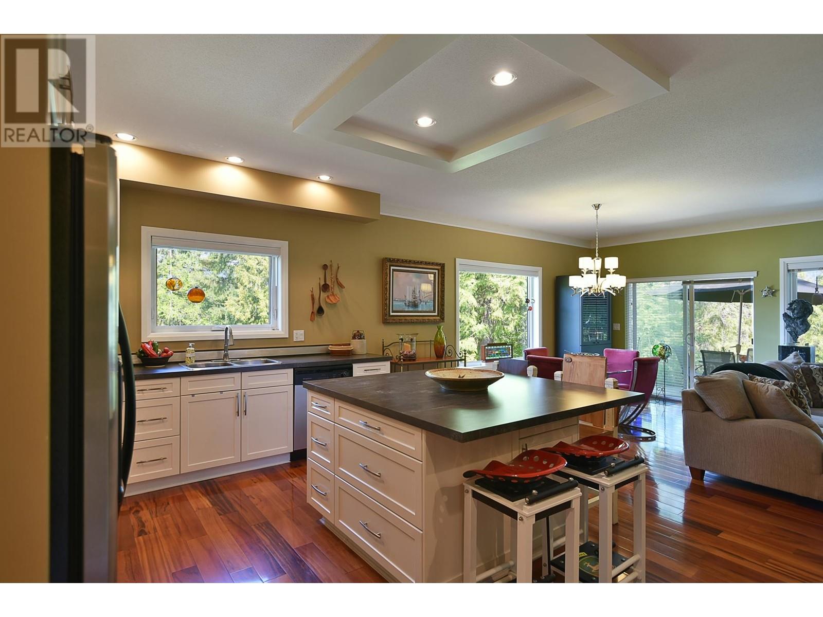 Property at 6152 S GALE AVENUE image 1
