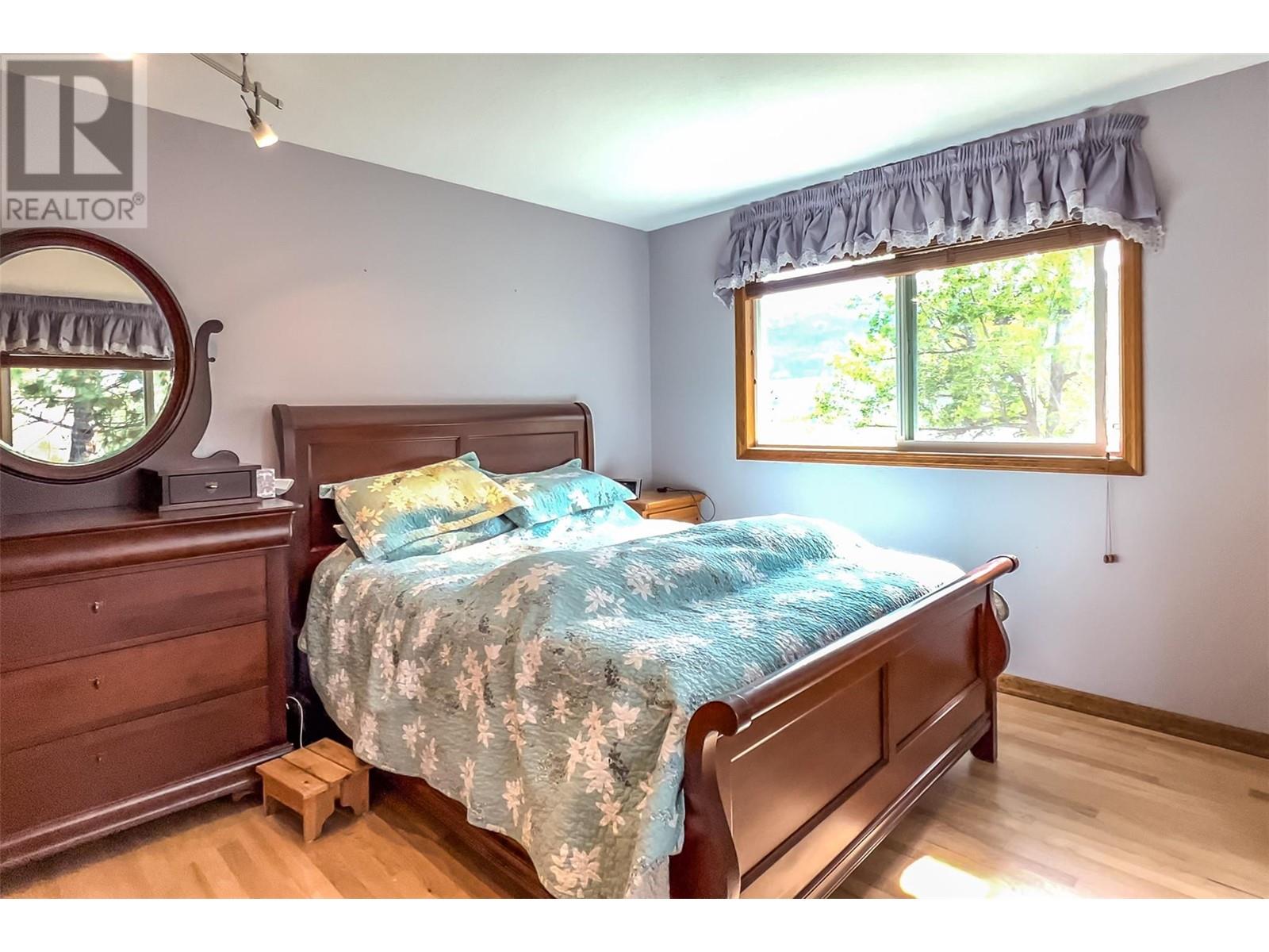 331 Eastside Road, Okanagan Falls, British Columbia  V0H 1R5 - Photo 16 - 10346227