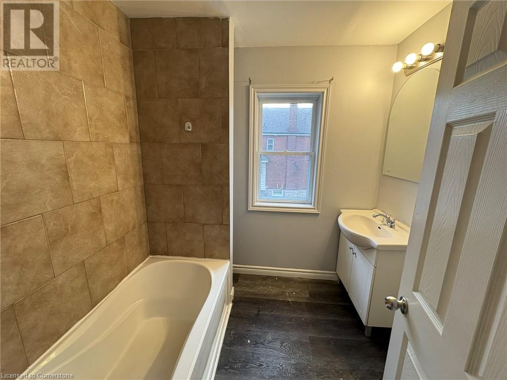 18 Barnesdale Avenue N Unit# 2, Hamilton, Ontario  L8L 6R6 - Photo 4 - 40724801
