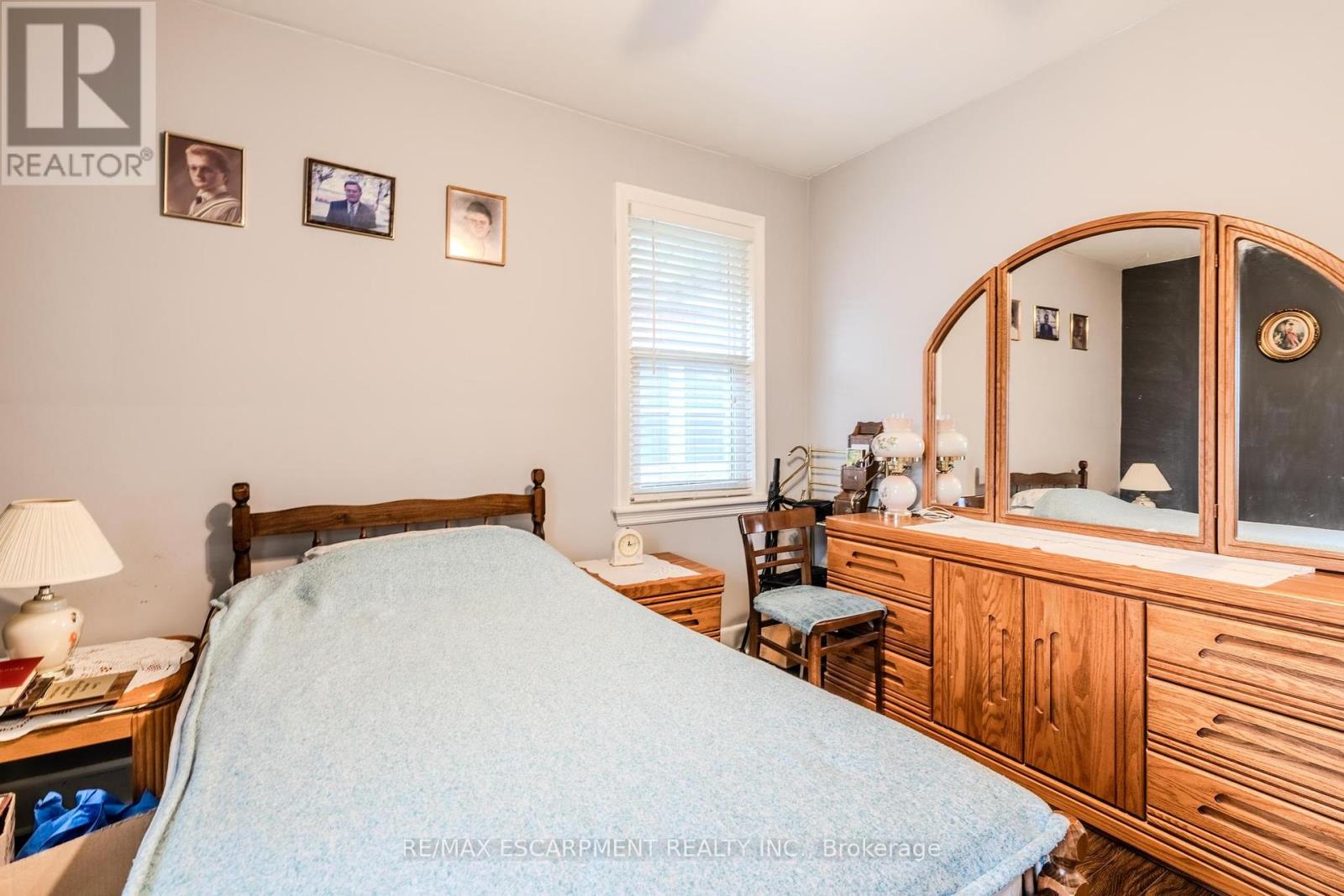 33 Brucedale Avenue E, Hamilton, Ontario  L9A 1N1 - Photo 12 - X12124305