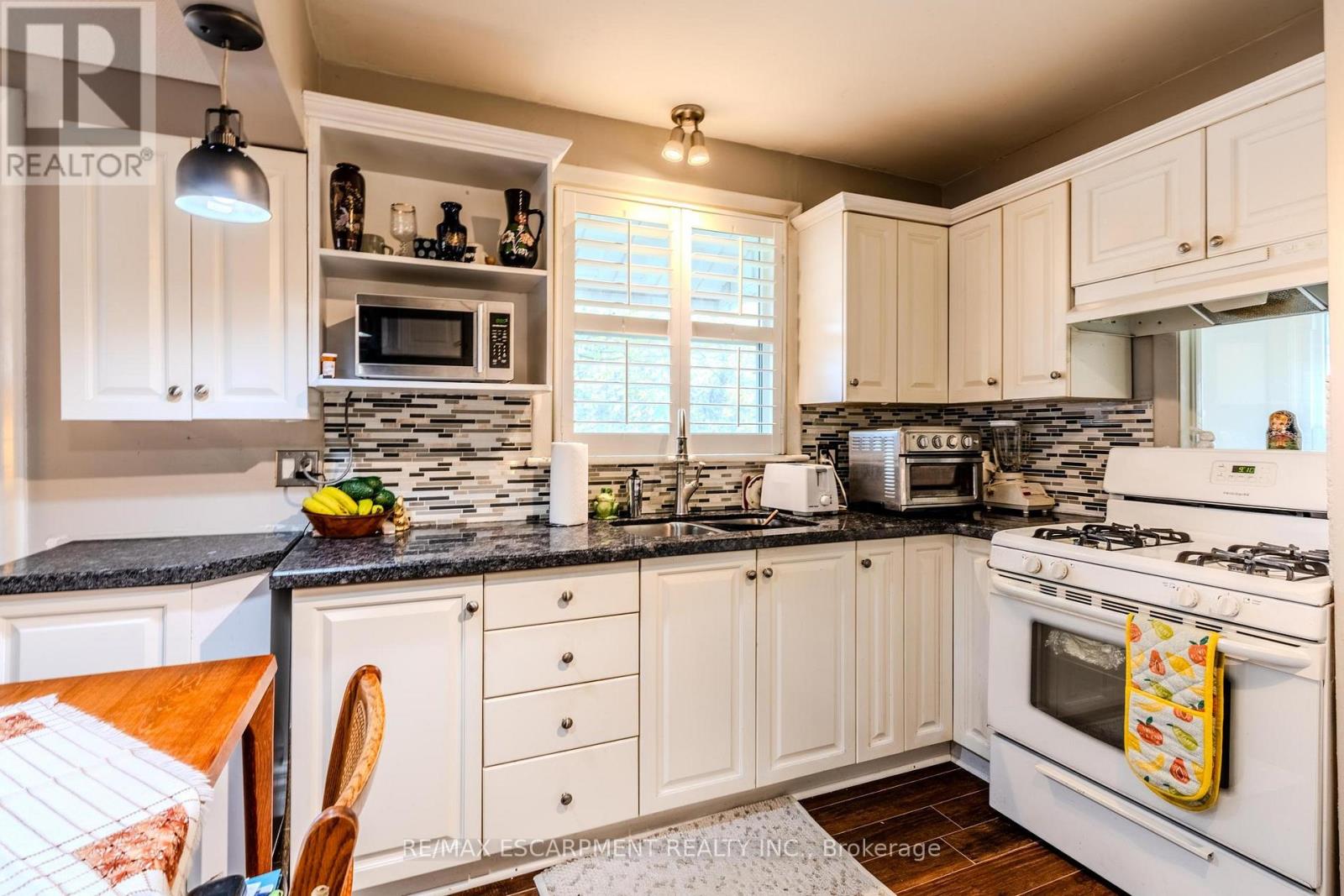 33 Brucedale Avenue E, Hamilton, Ontario  L9A 1N1 - Photo 8 - X12124305