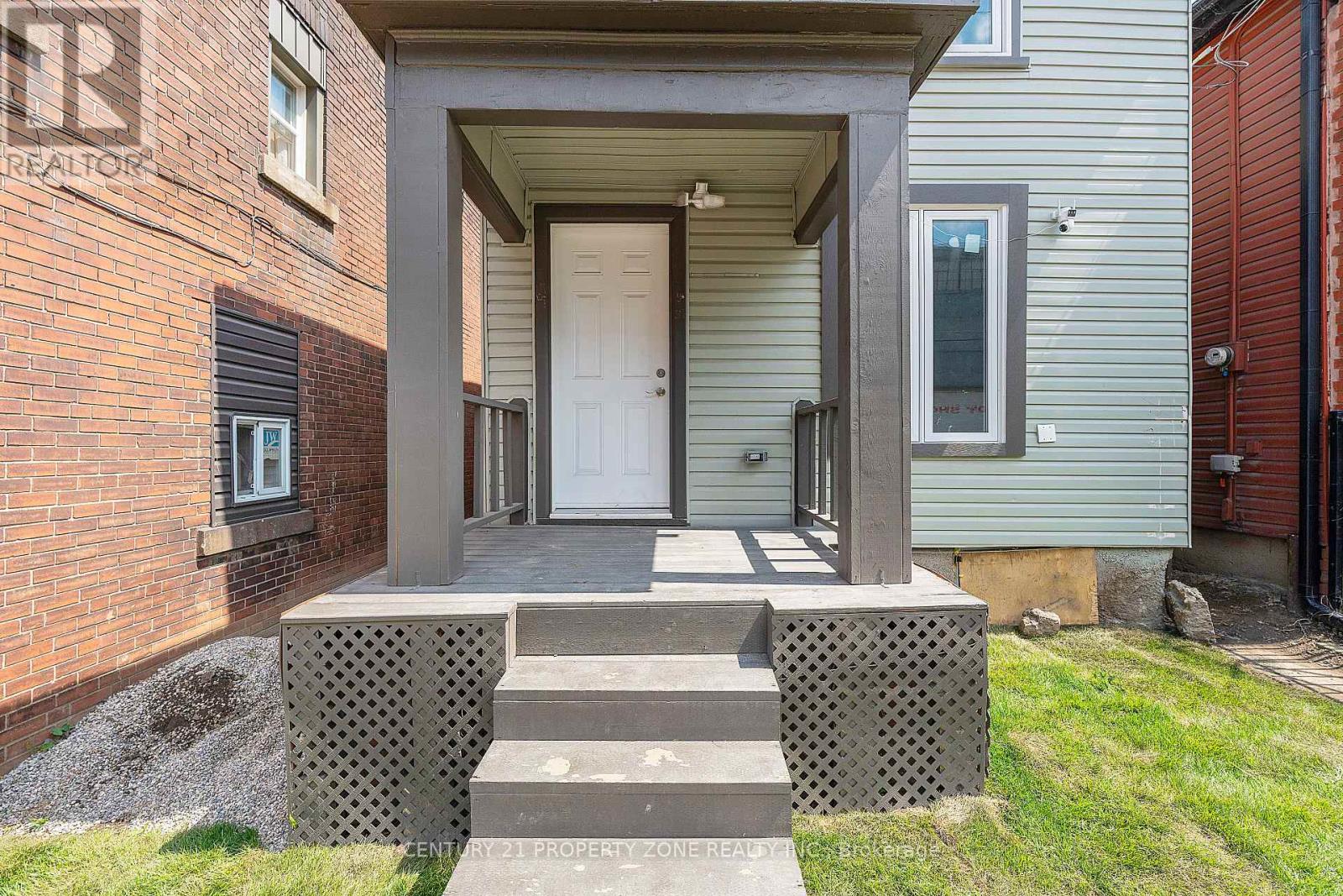 334 Gage Avenue N, Hamilton, Ontario  L8L 7A7 - Photo 4 - X12124322