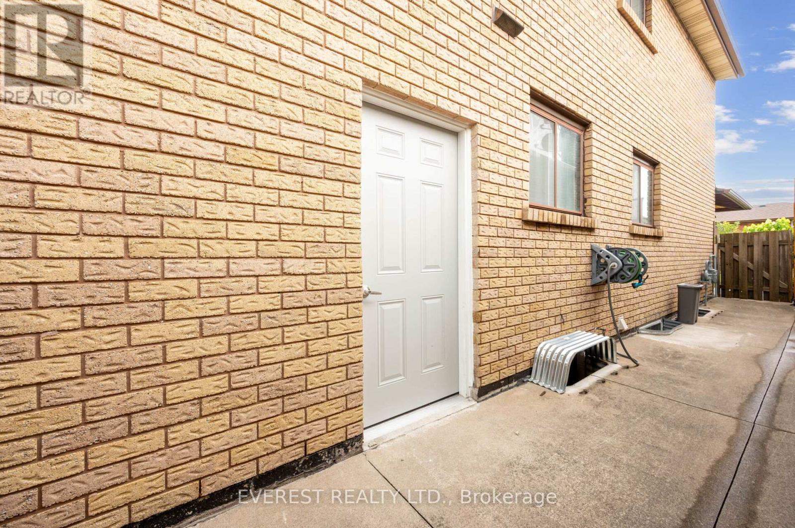 41 Juniper Drive, Hamilton, Ontario  L8E 4C7 - Photo 26 - X12124467