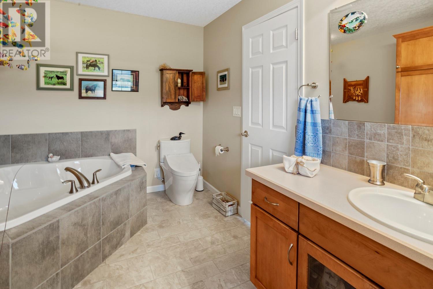 2372 20th Street, Creston, British Columbia  V0B 1G2 - Photo 12 - 10346149