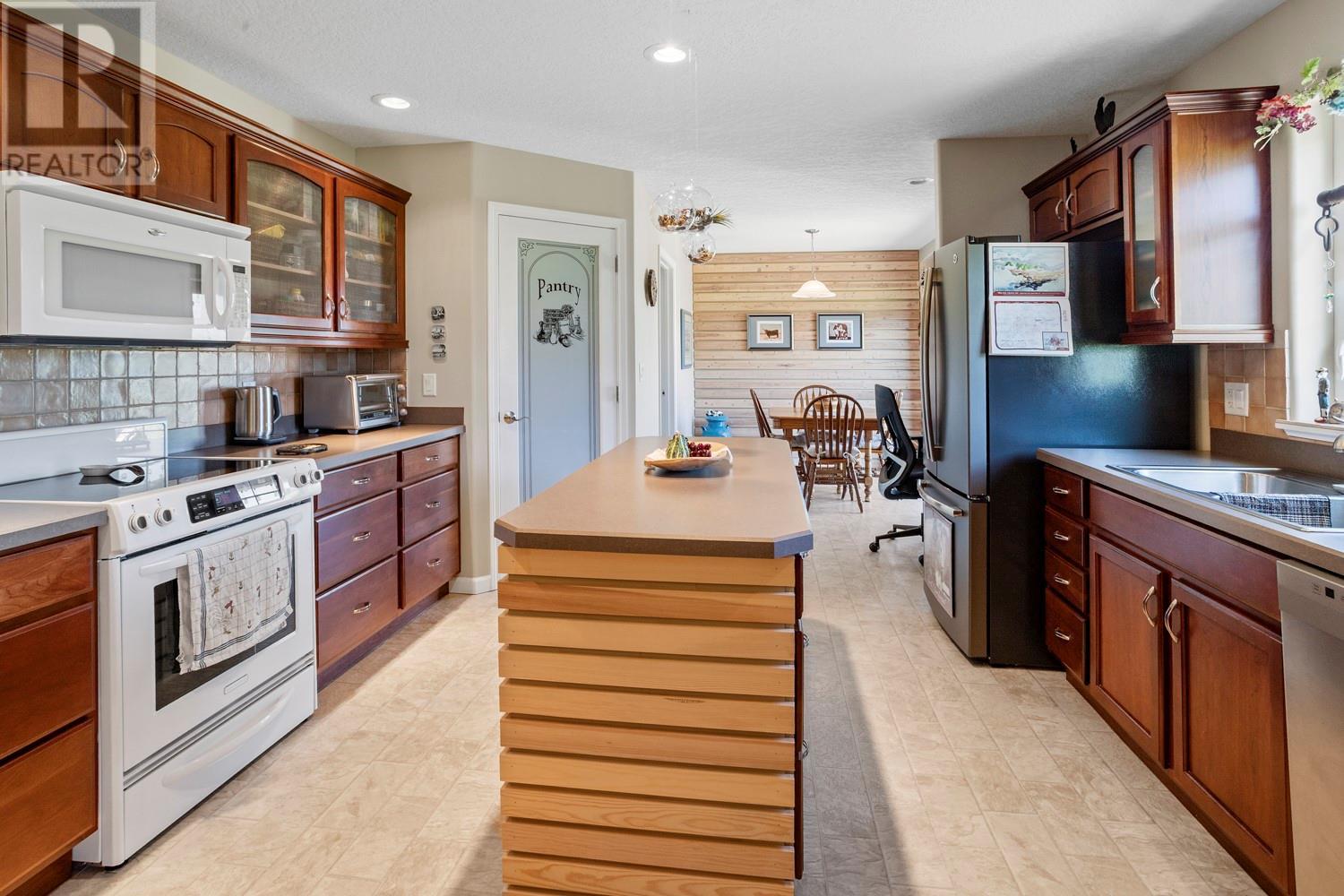 2372 20th Street, Creston, British Columbia  V0B 1G2 - Photo 7 - 10346149