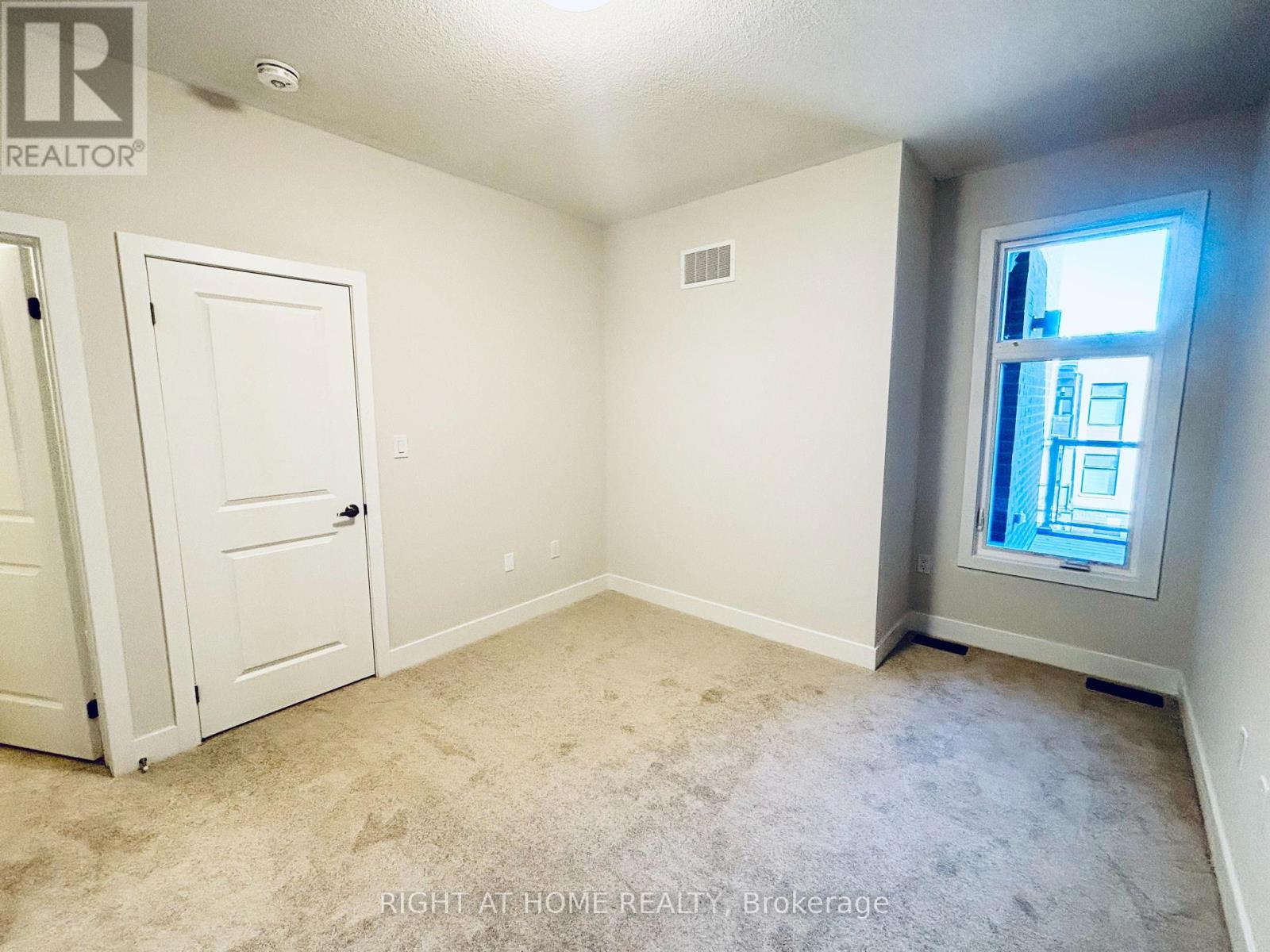 1283 Dempster Lane, Oakville, Ontario  L6H 7Y8 - Photo 13 - W12104824