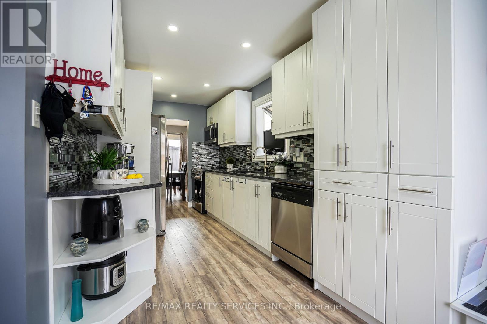 Property at 54 FERRI CRESCENT image 4