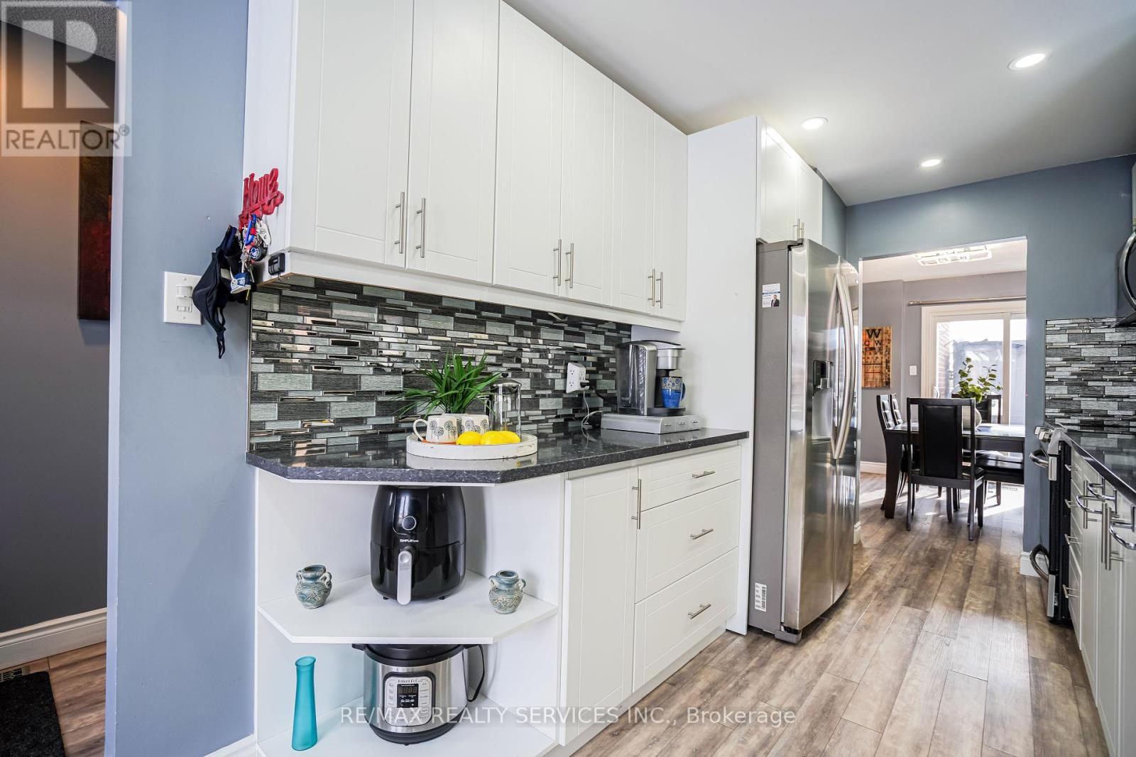 Property at 54 FERRI CRESCENT image 5