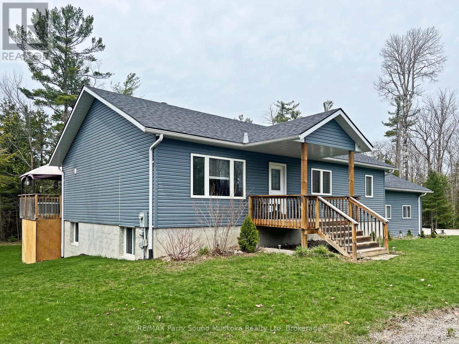 52 Meadows Avenue, Tay, Ontario L0K 2C0 - Photo 2 - S12117862