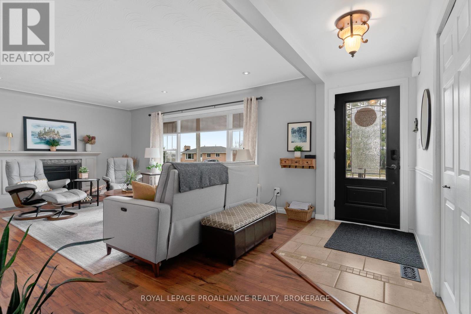 Property at 31 SHERWOOD AVENUE image 3