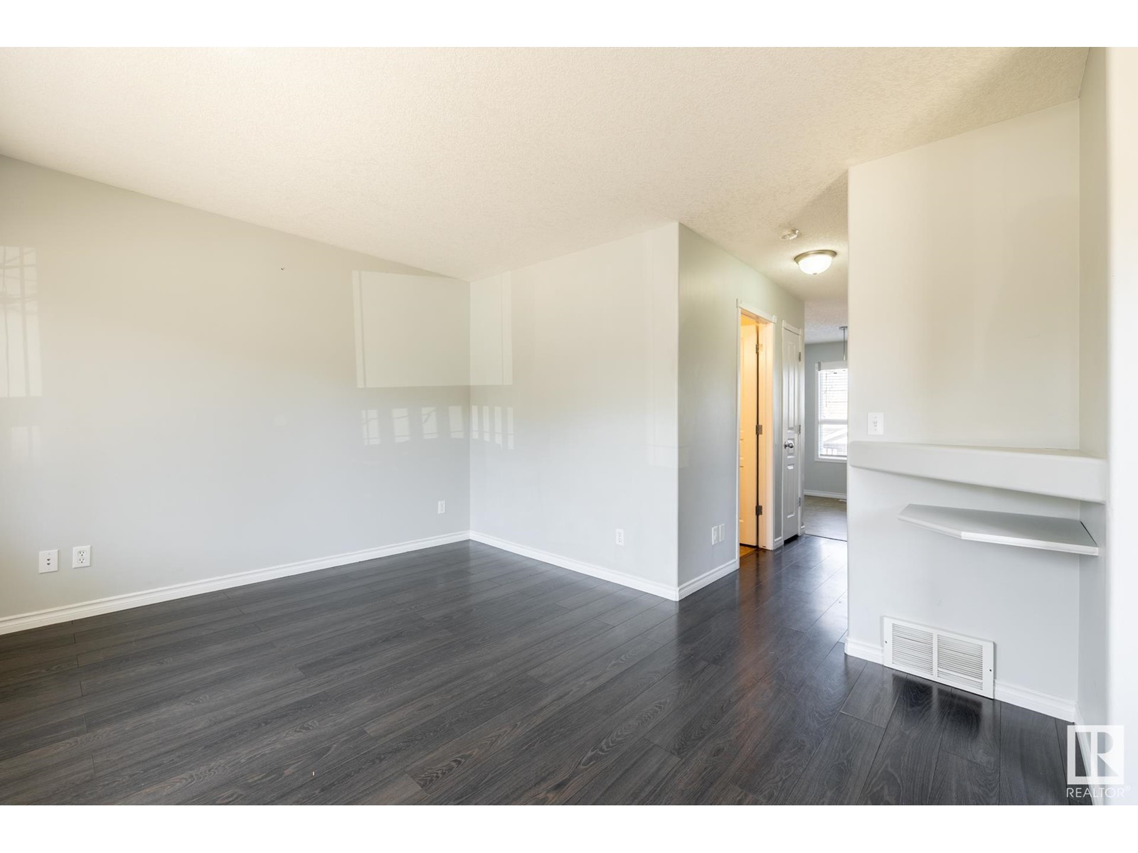 Property at 157 BRIDGEPORT BV image 4