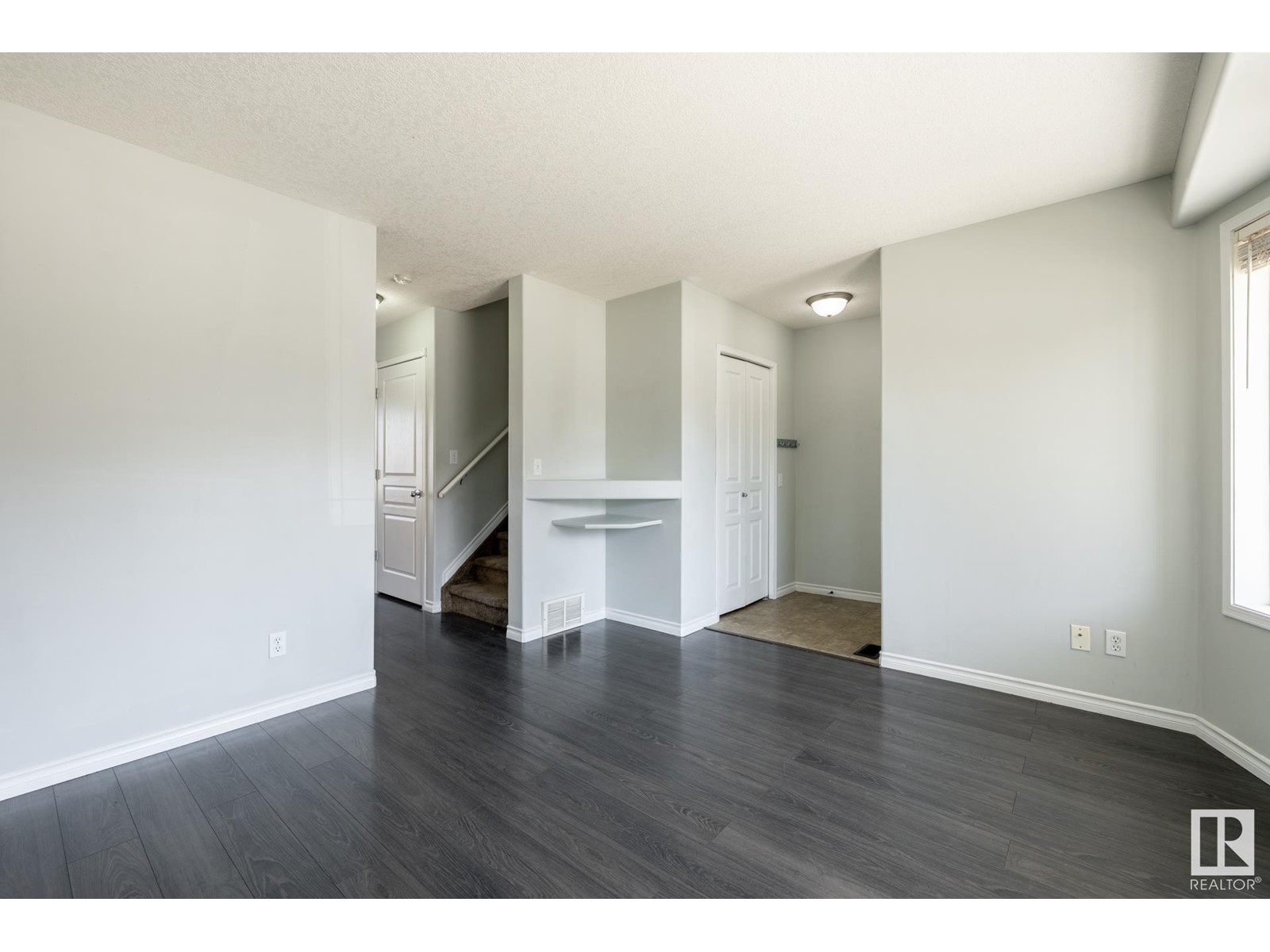 Property at 157 BRIDGEPORT BV image 5