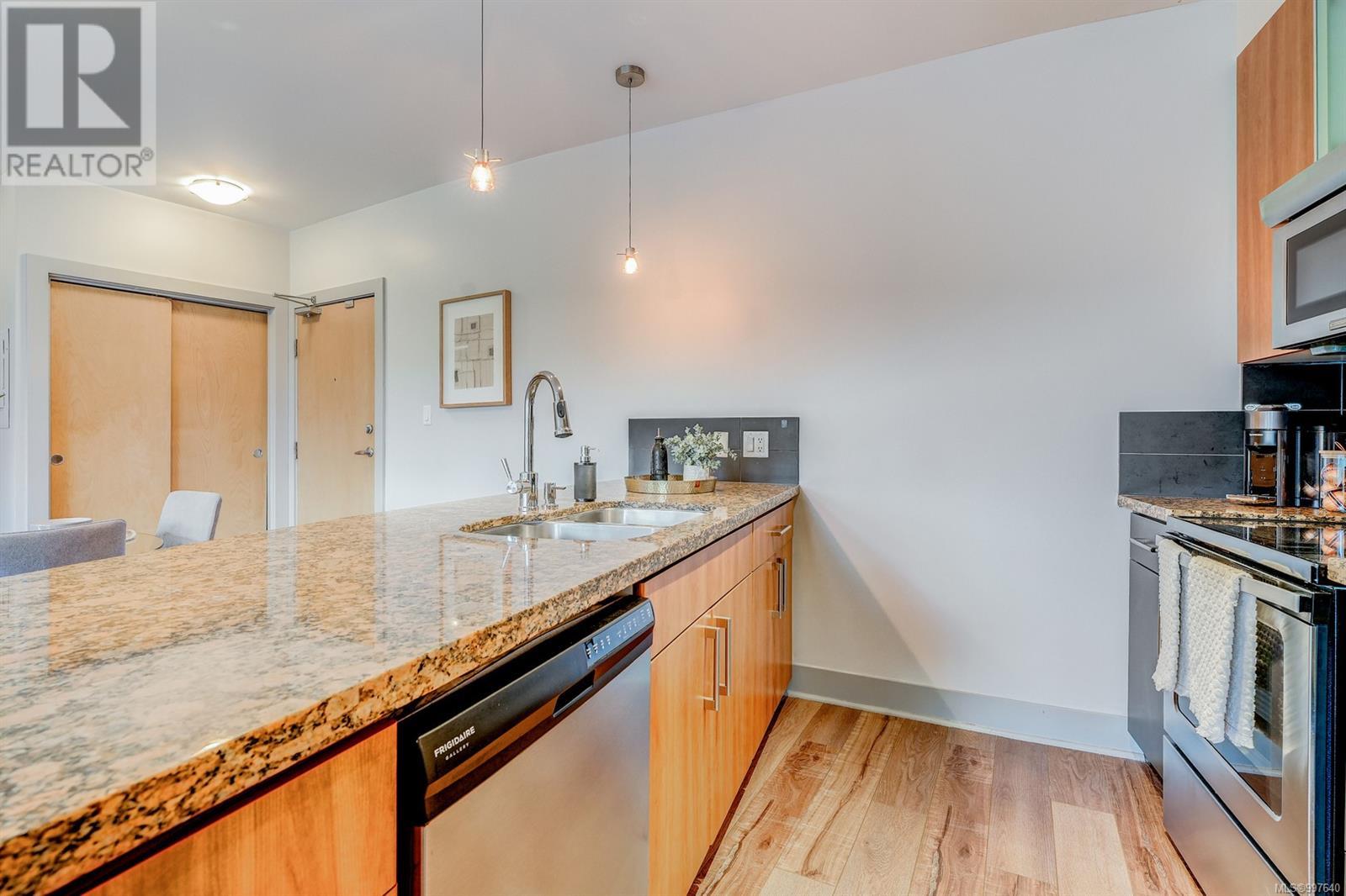 412 2745 Veterans Memorial Pkwy, Langford real estate listing 997640 for sale
