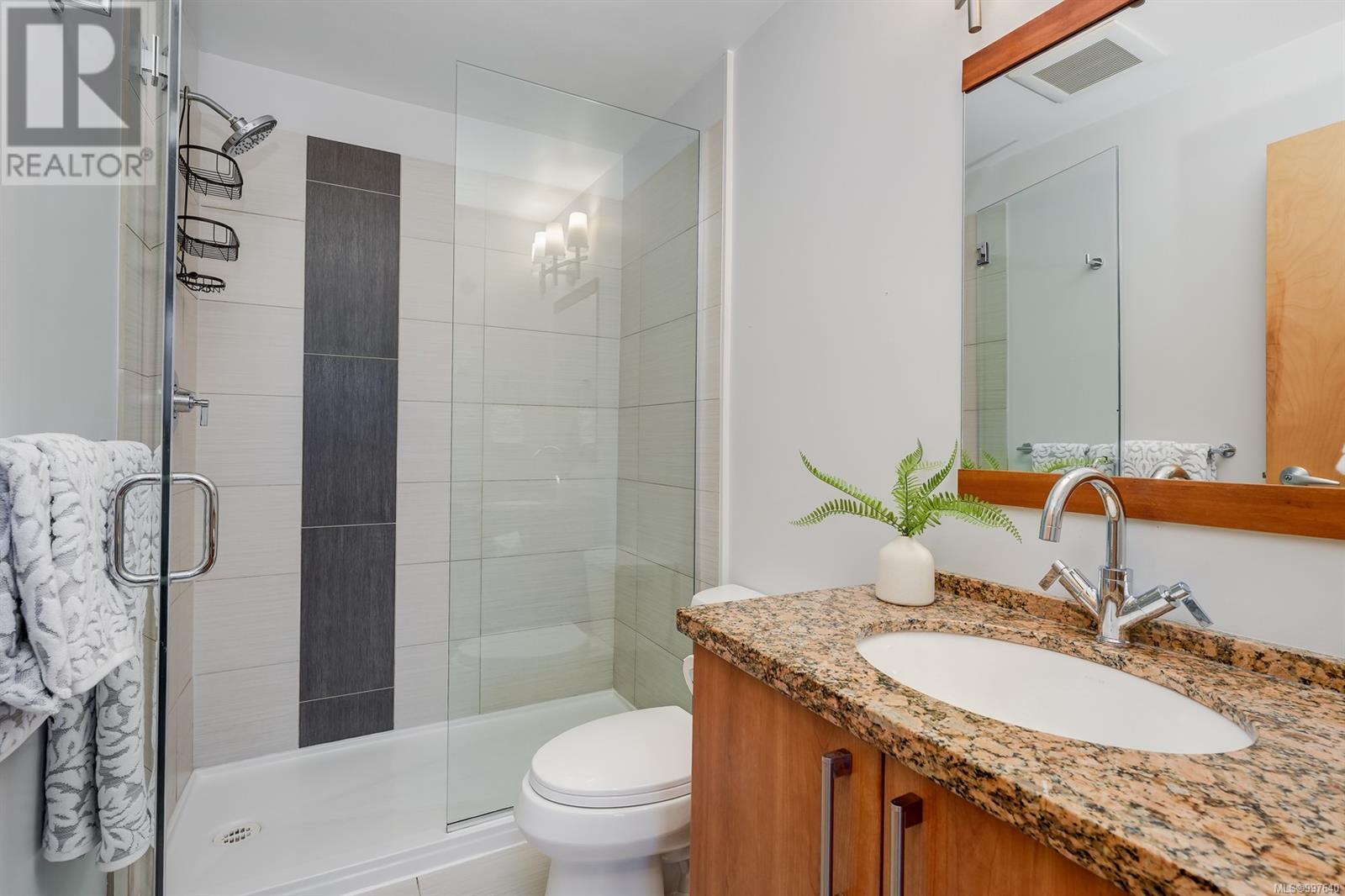 412 2745 Veterans Memorial Pkwy, Langford real estate listing 997640 for sale