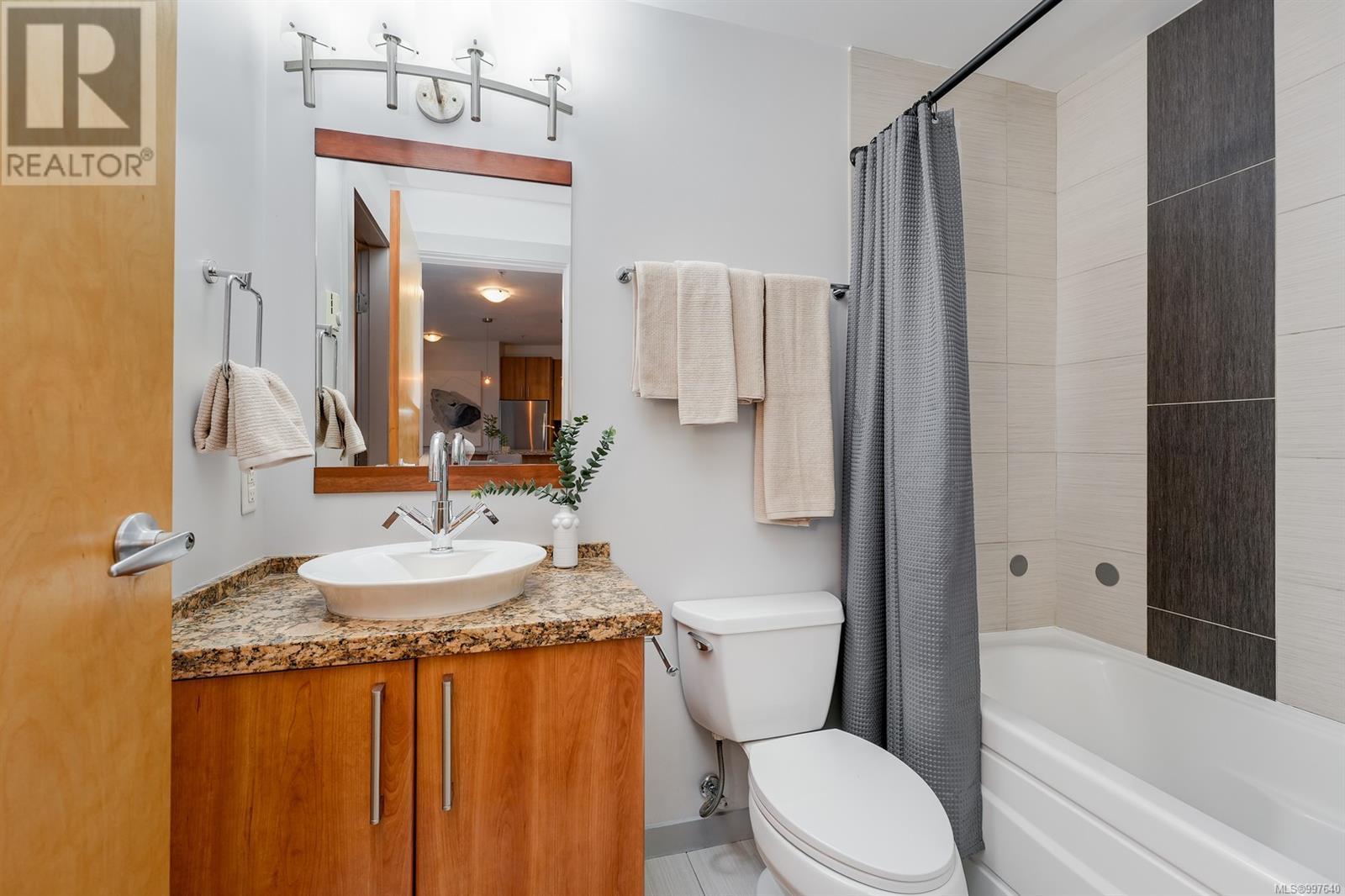 412 2745 Veterans Memorial Pkwy, Langford real estate listing 997640 for sale