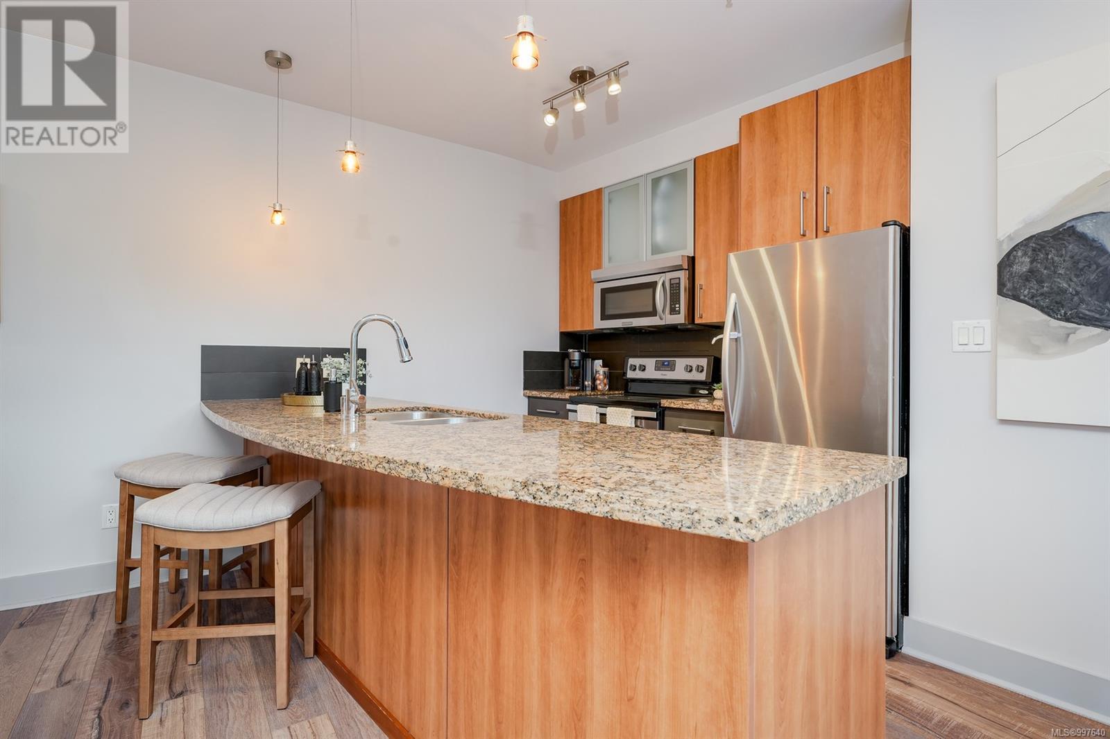 412 2745 Veterans Memorial Pkwy, Langford real estate listing 997640 for sale