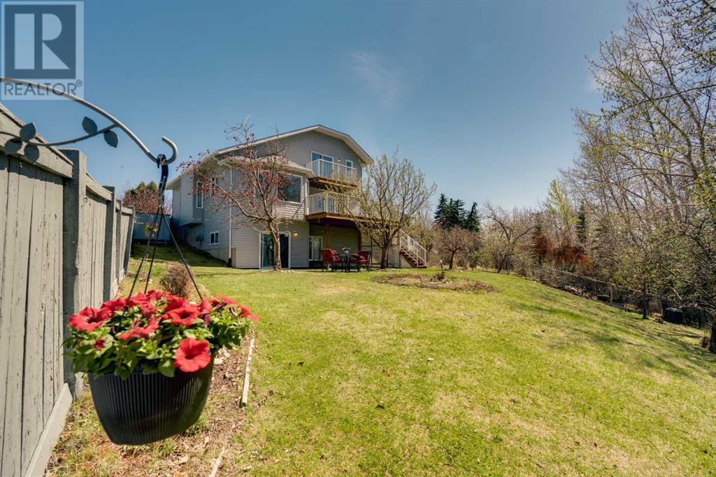 Property at 95 Riverside Close SE image 2