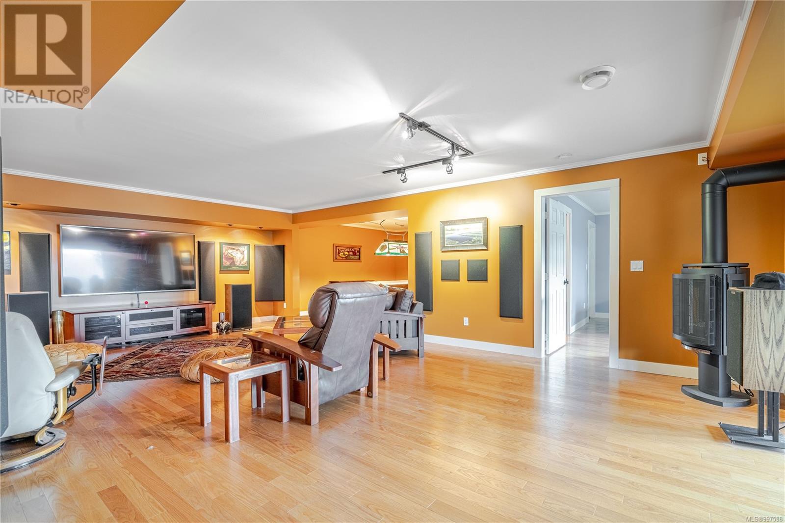 Property at 1158 Kathleen Dr image 4