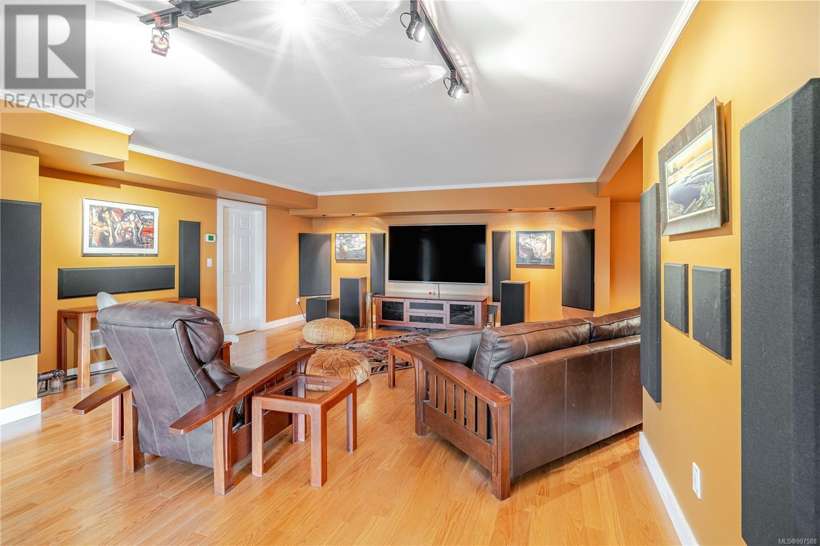 Property at 1158 Kathleen Dr image 5